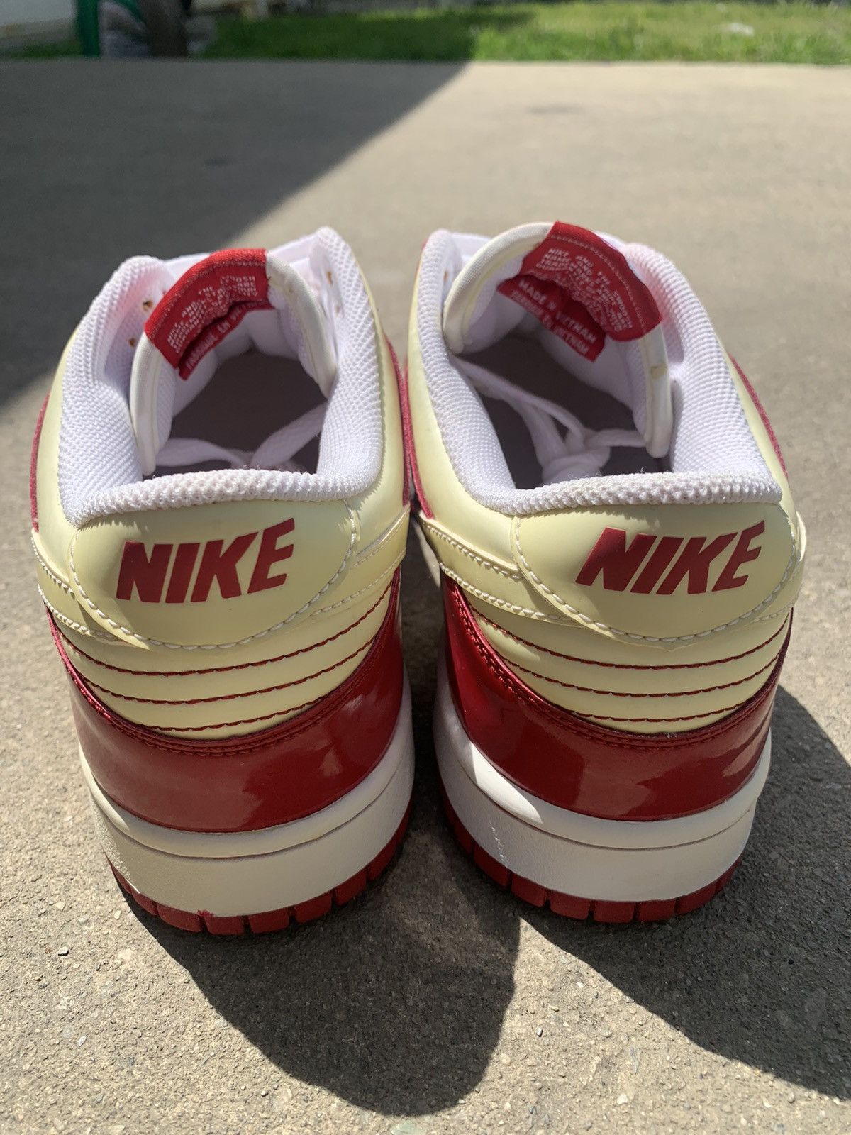 Nike Nike Dunk Low Valentines Day 2004 WMNS Varsity Red Size US 8.5 / EU 41-42 - 5 Thumbnail
