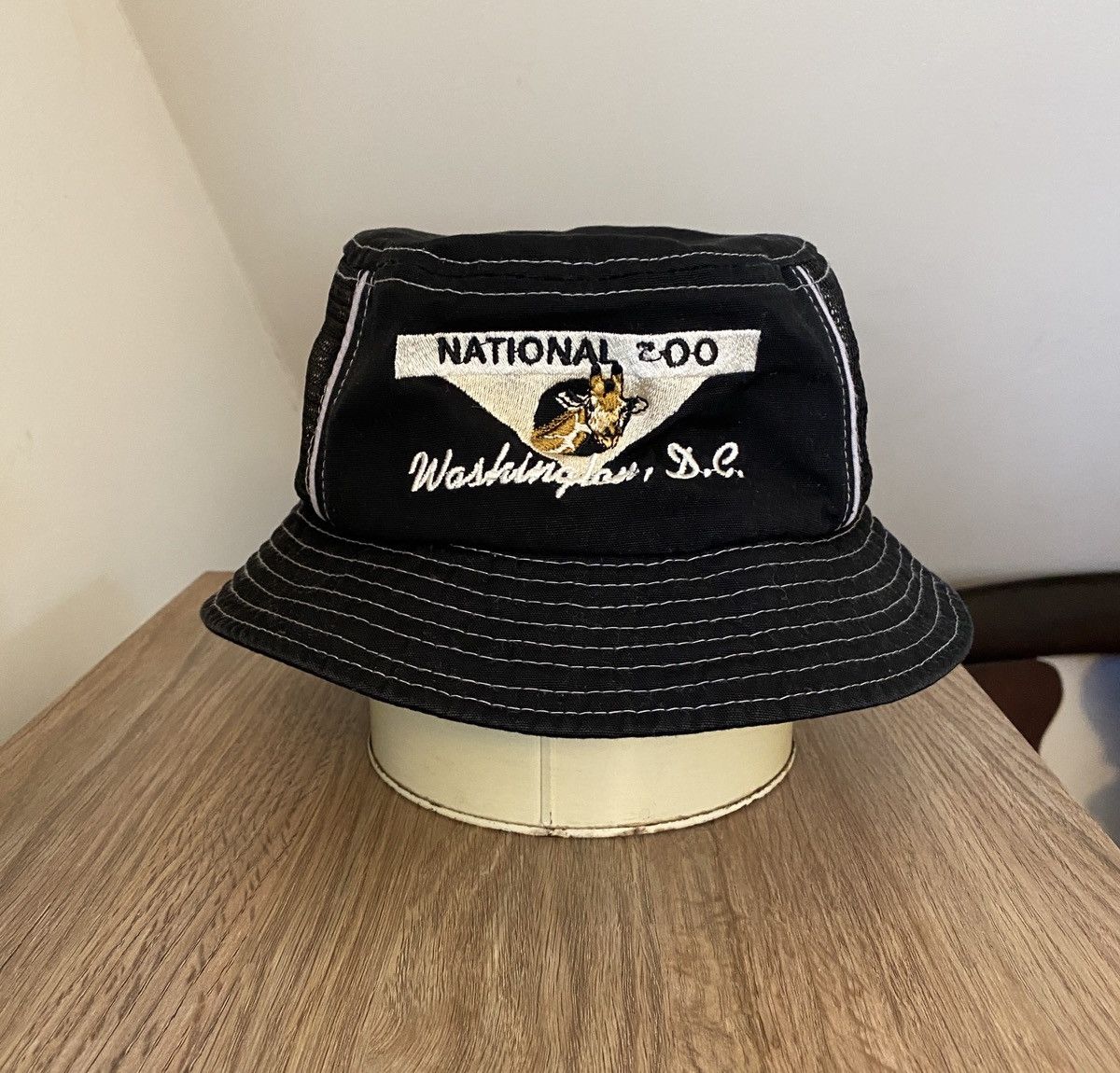 Vintage Vintage 90’s Giraffe Washington DC National Zoo Bucket Hat Size ONE SIZE - 1 Thumbnail