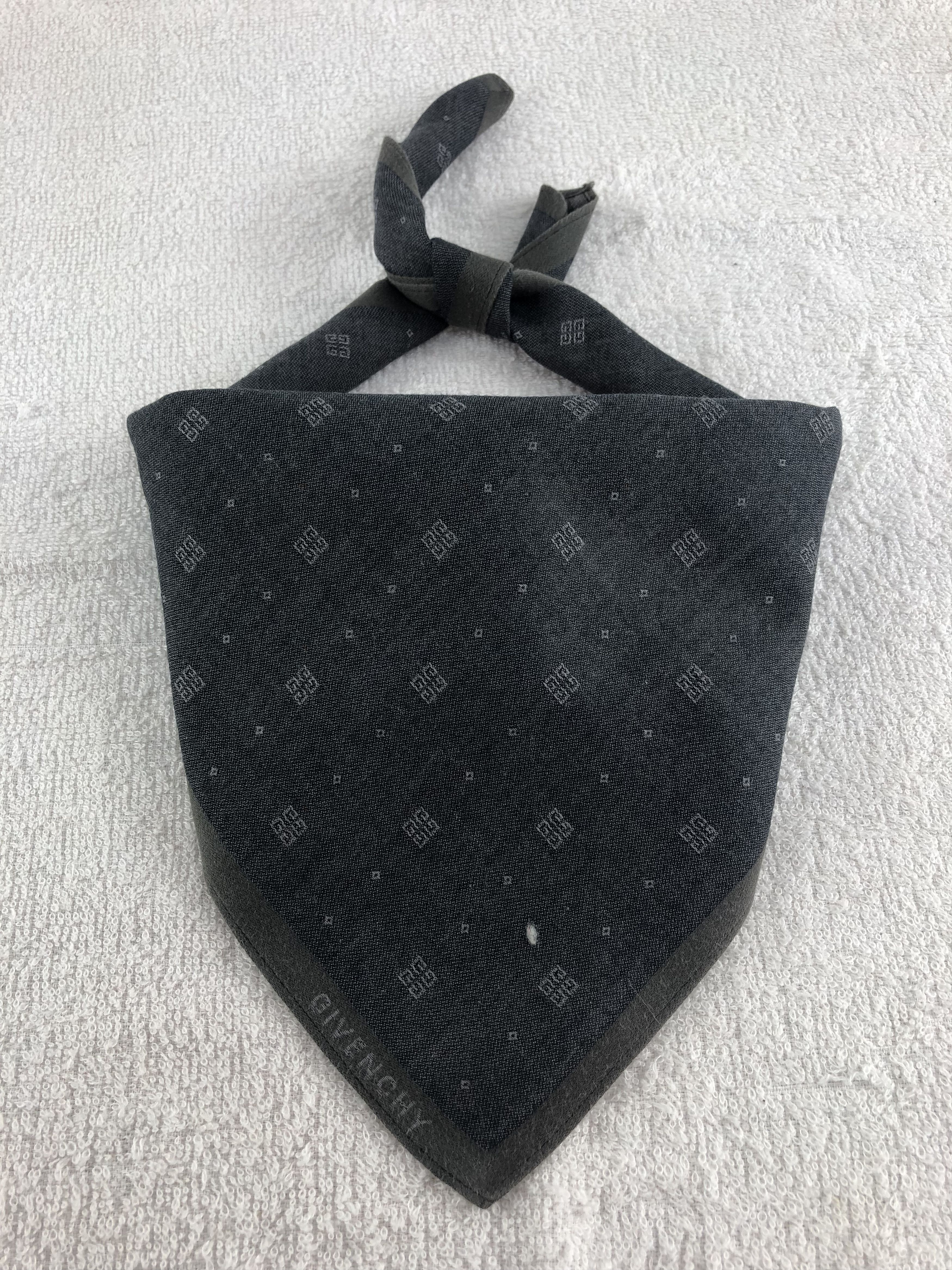 Vintage Givenchy Handkerchief / Bandana / Neckerchief C106 Size ONE SIZE - 1 Thumbnail