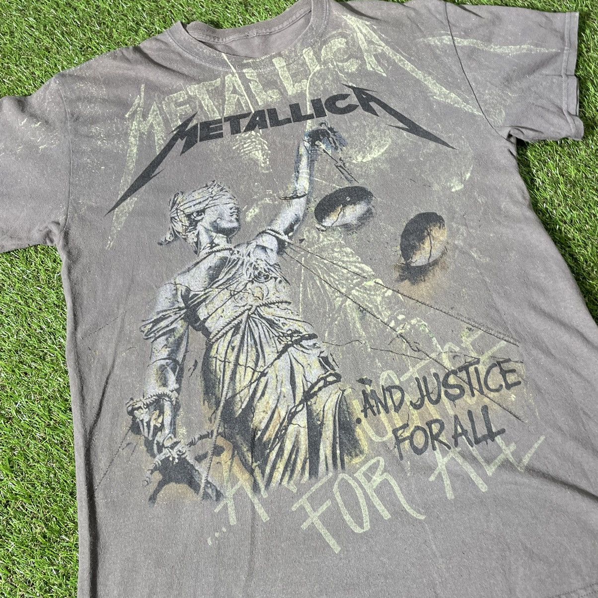 Vintage Vintage 90s Metallica Sun Faded Band Graphic Tee Grunge S Size US S / EU 44-46 / 1 - 4 Thumbnail
