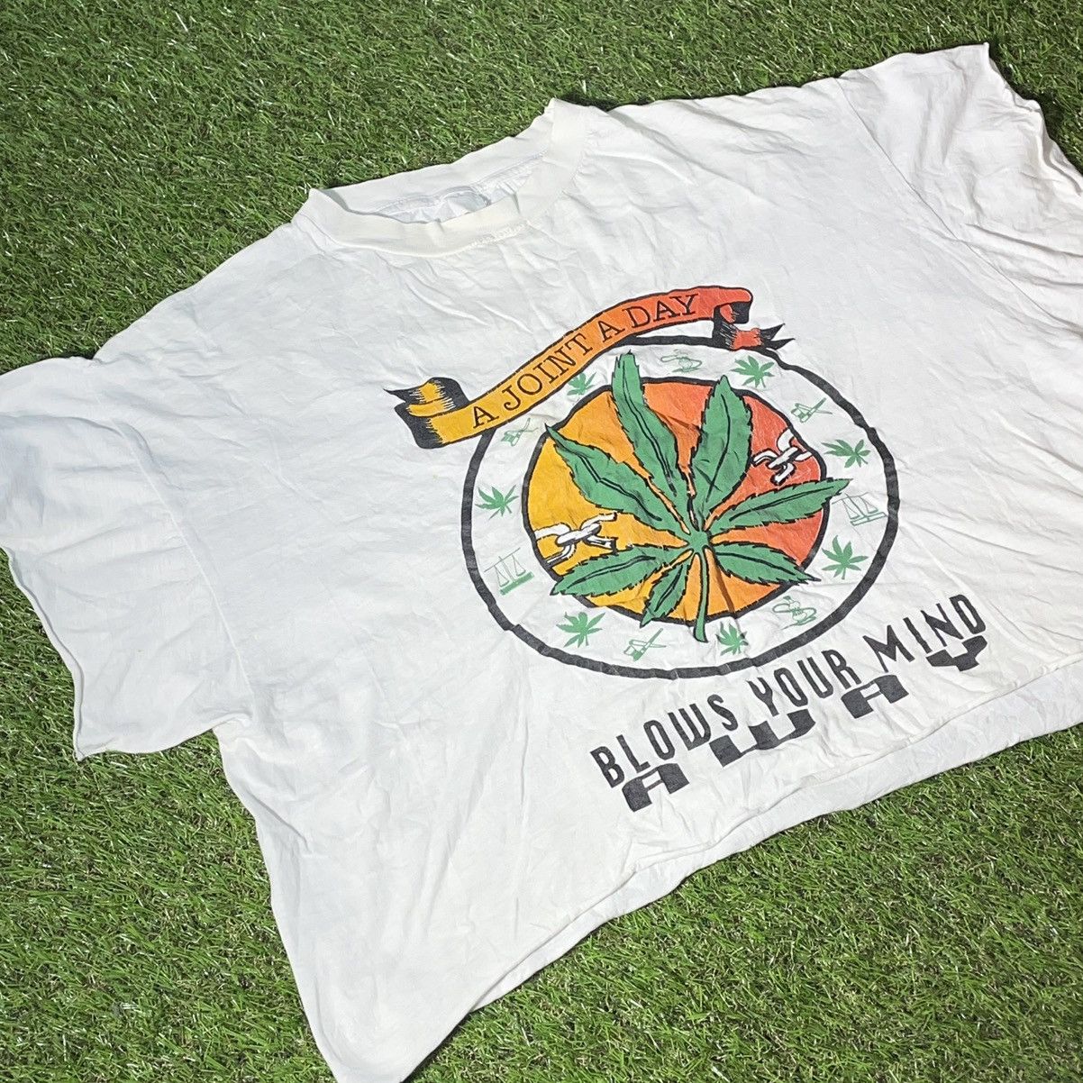 Vintage Vintage 90s Sun Faded Graphic Tee Rasta Cannabis Streetwear Size US M / EU 48-50 / 2 - 3 Thumbnail