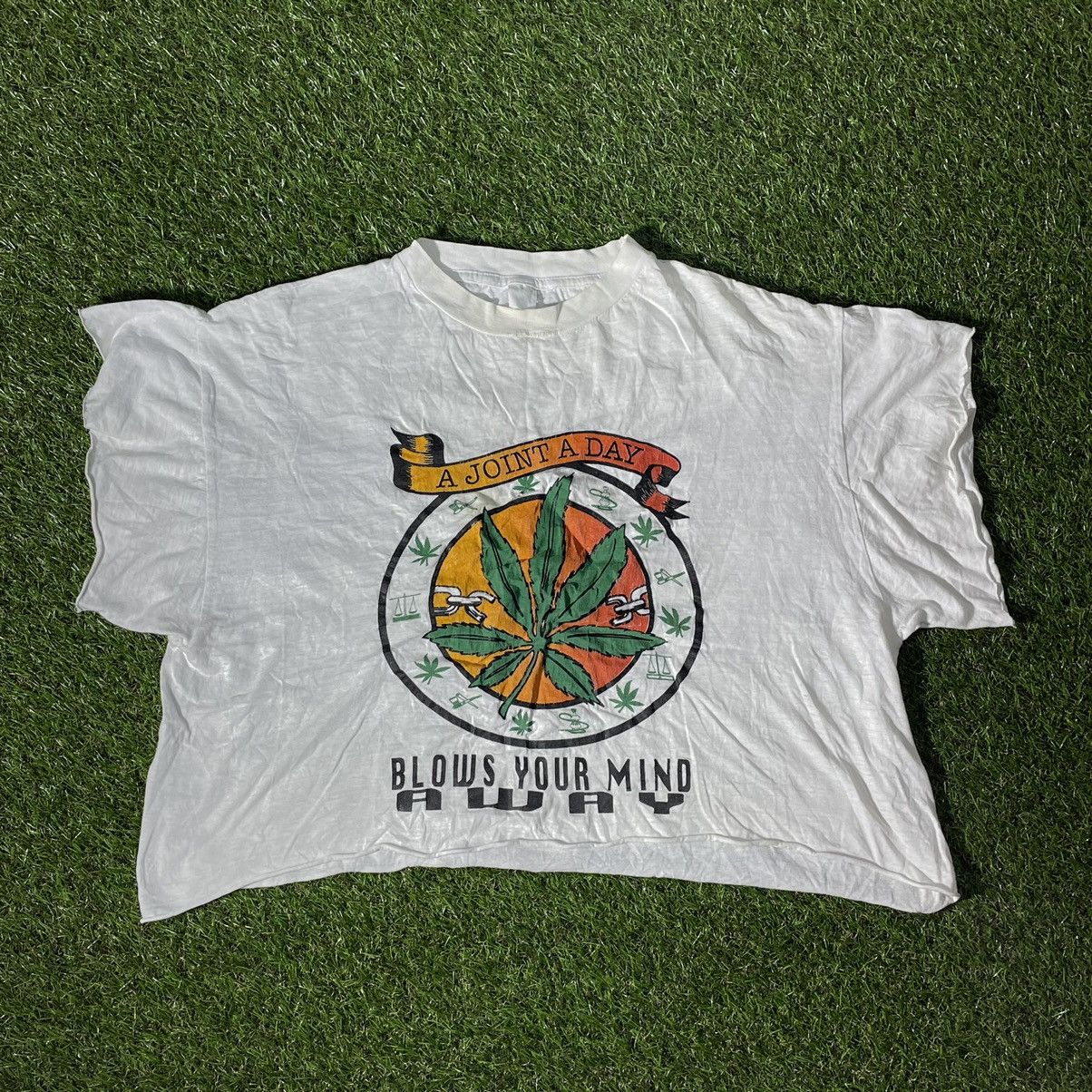 Vintage Vintage 90s Sun Faded Graphic Tee Rasta Cannabis Streetwear Size US M / EU 48-50 / 2 - 1 Thumbnail