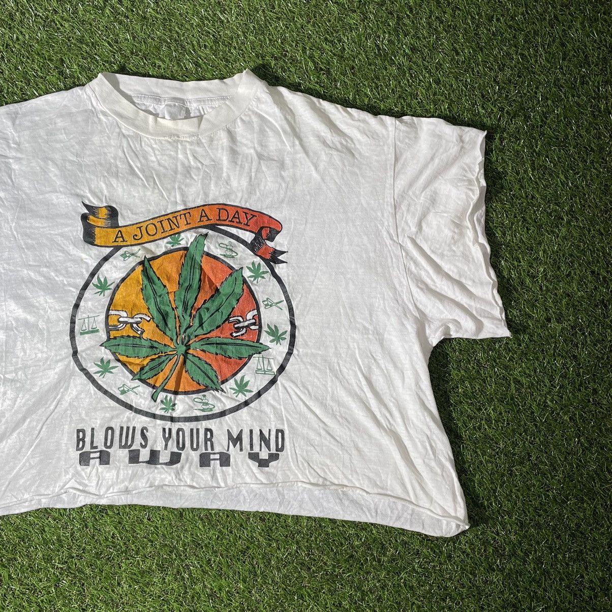 Vintage Vintage 90s Sun Faded Graphic Tee Rasta Cannabis Streetwear Size US M / EU 48-50 / 2 - 2 Thumbnail