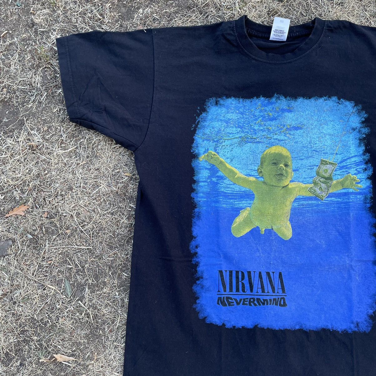 Vintage Vintage 90s Nirvana Nevermind Graphic Tee Grunge Baggy L Size US L / EU 52-54 / 3 - 2 Thumbnail