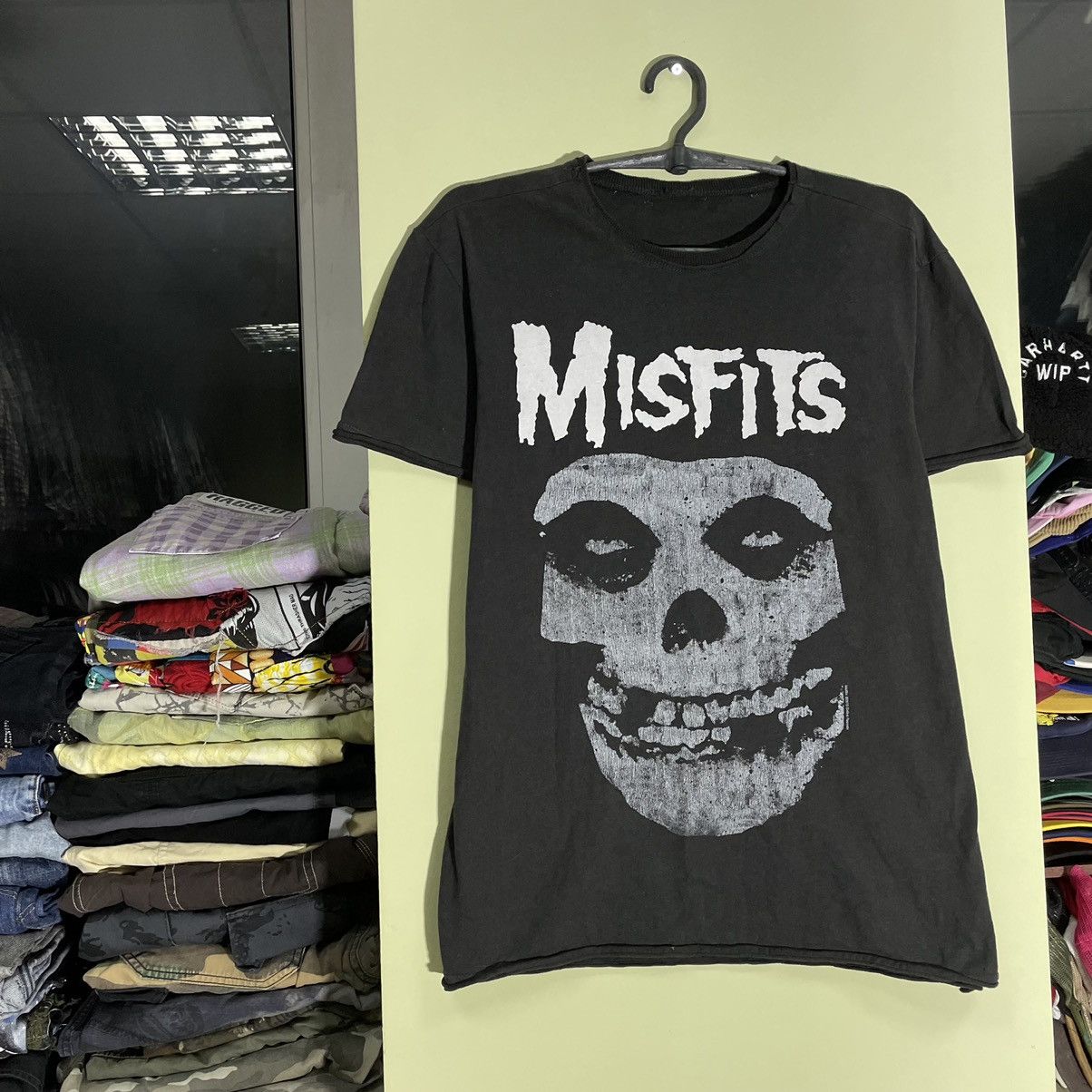 Vintage Vintage Y2K Misfits Band Tee Graphic Skull Punk Grunge M Size US M / EU 48-50 / 2 - 2 Thumbnail