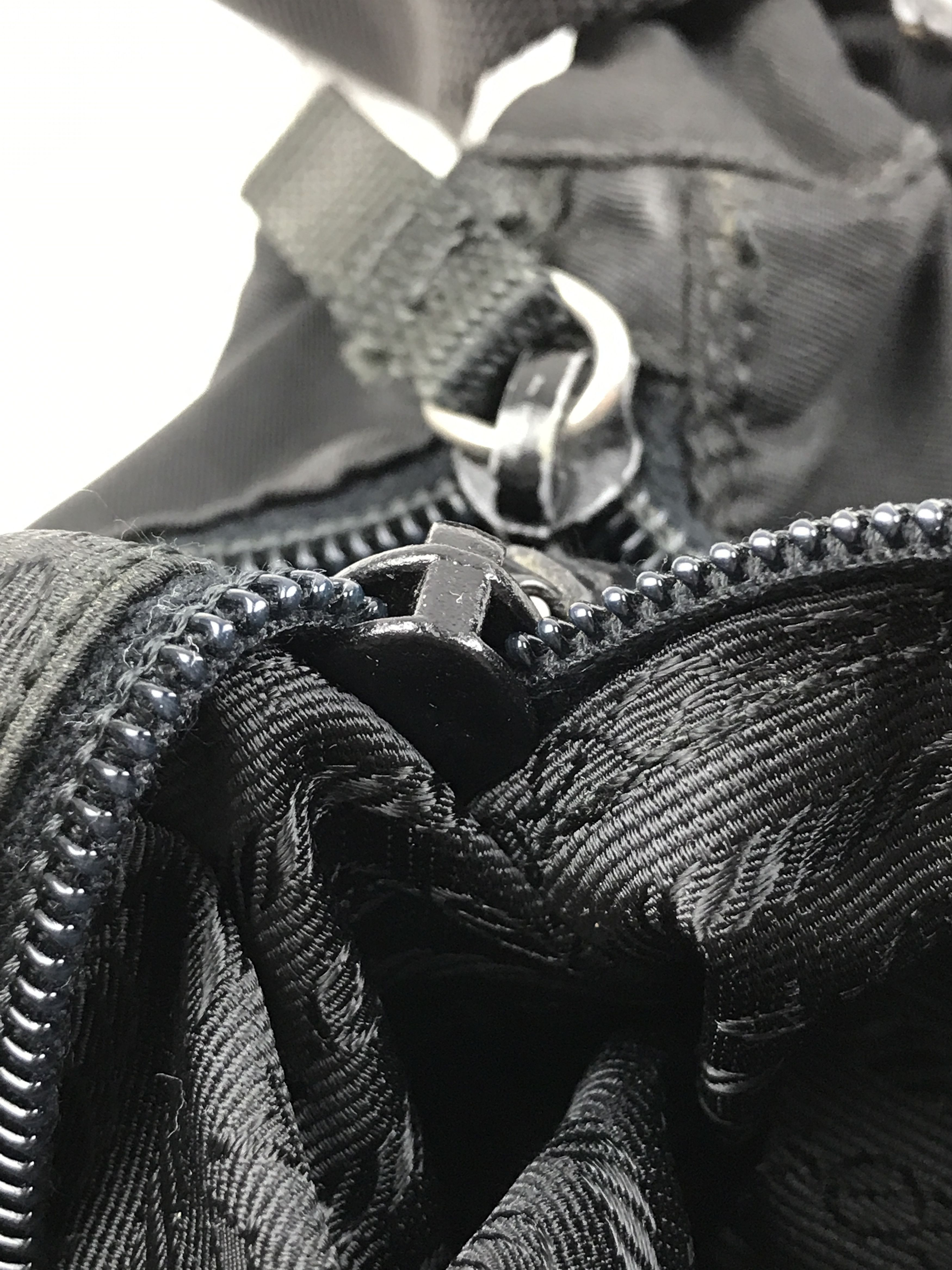 Prada Prada Vintage Tessuto Nylon Messenger Bag Size ONE SIZE - 24 Thumbnail