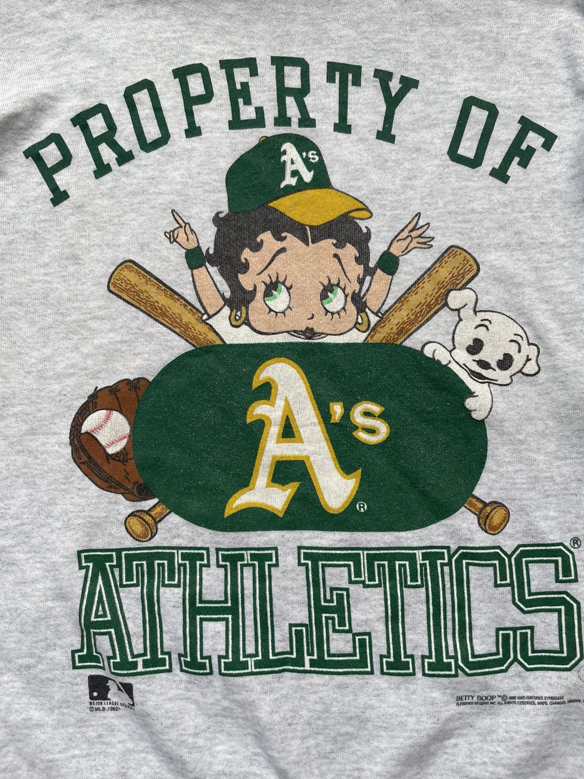 MLB Vintage 1992 Betty Boop x Oakland Athletics Crewneck Size US L / EU 52-54 / 3 - 9 Thumbnail