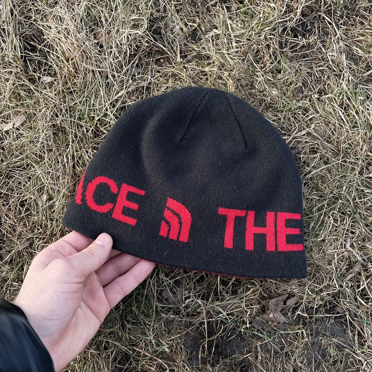 Vintage Vintage Y2K The North Face Beanie Hat Streetwear Worn In OS Size ONE SIZE - 3 Thumbnail