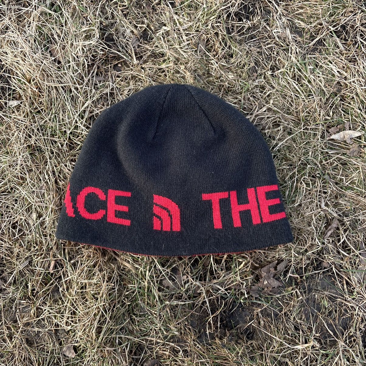 Vintage Vintage Y2K The North Face Beanie Hat Streetwear Worn In OS Size ONE SIZE - 1 Thumbnail