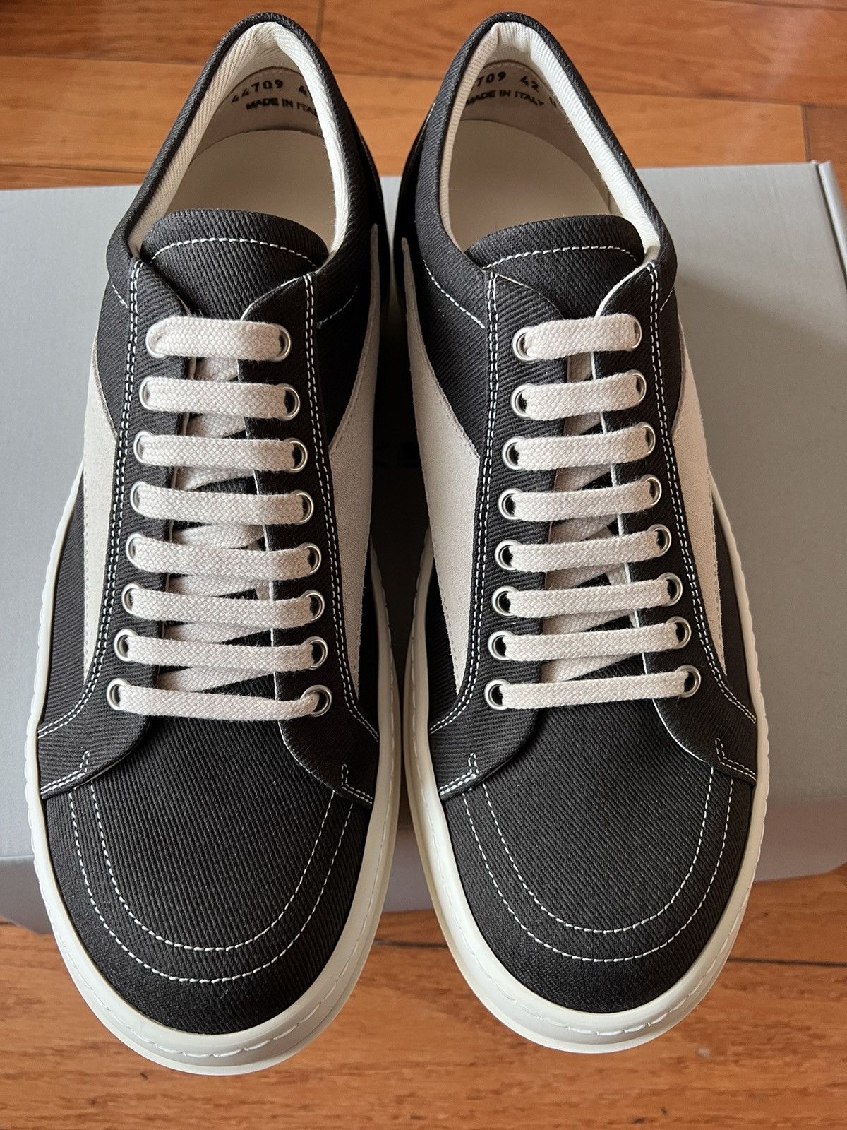 image of Rick Owens Drkshdw Vintage Sneaks Shoes in Dark Dust, Men's (Size 9)