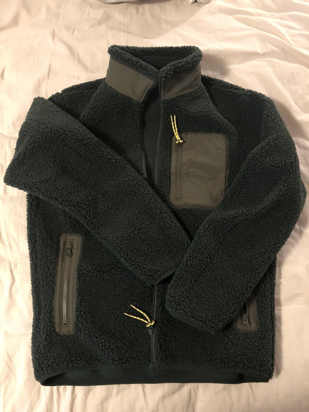 Uniqlo Dark Green shops JW Anderson Piled Line Fleece Jacket