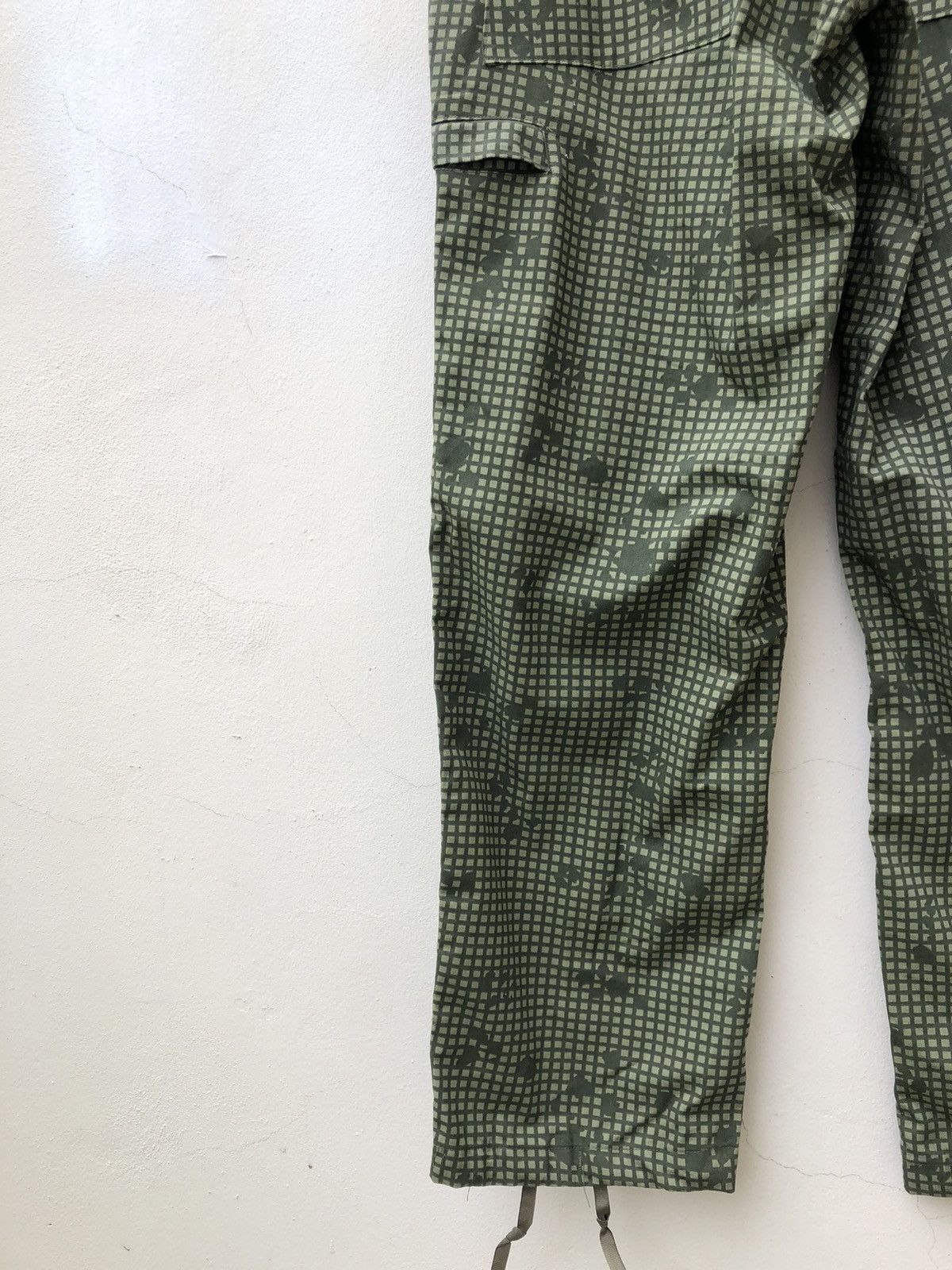 TIGRE BROCANTE Tigre Brocante Remake Vintage 80s Night Camo Cargo Trouser Size US 30 / EU 46 - 17 Thumbnail