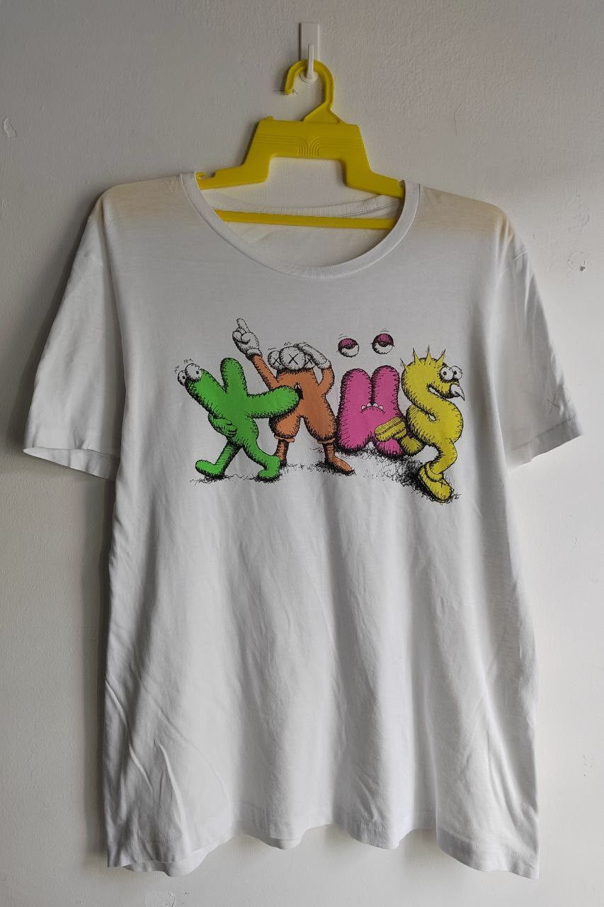Kaws × Original Fake × Vintage Kaws Art Word Collour Flayed Tee Vintage Size US XL / EU 56 / 4 - 2 Thumbnail