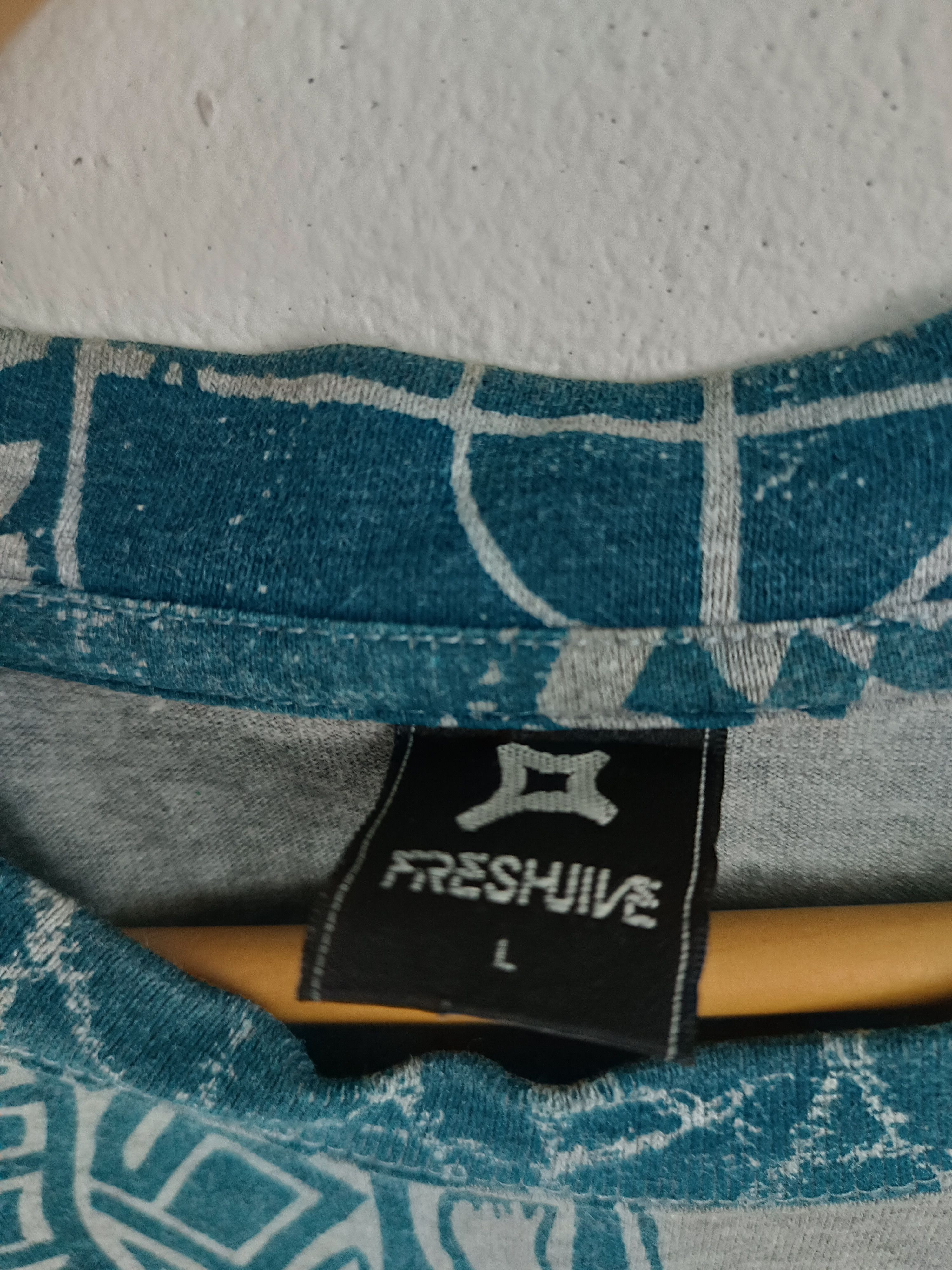 Freshjive SUPER RARE🔥 VINTAGE Y2K FRESHJIVE AOP (public enemy napalm) Size US L / EU 52-54 / 3 - 10 Thumbnail