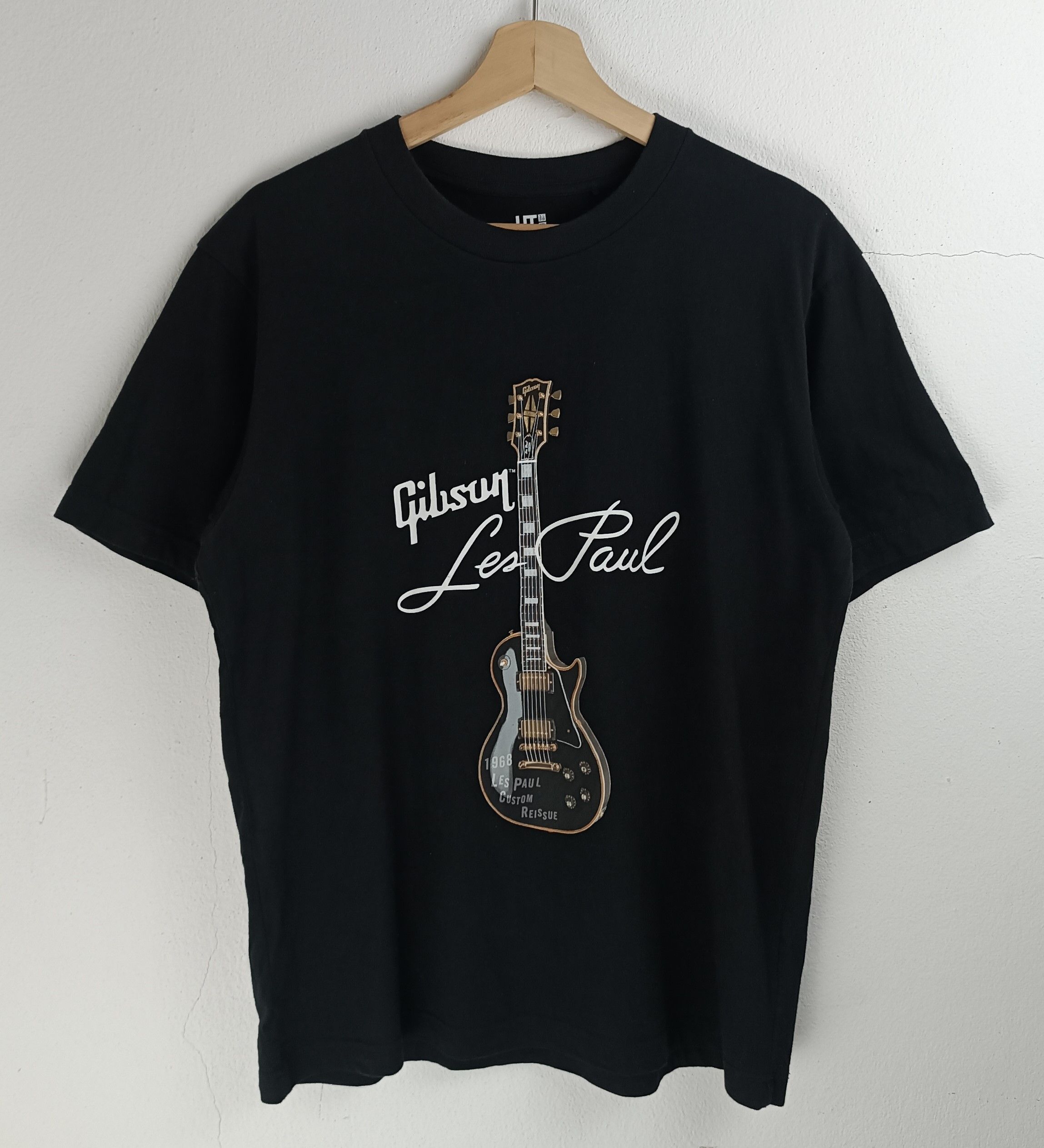 Uniqlo VINTAGE GIBSON LES PAUL GUITAR TEE slash satriani van halen Size US M / EU 48-50 / 2 - 3 Thumbnail
