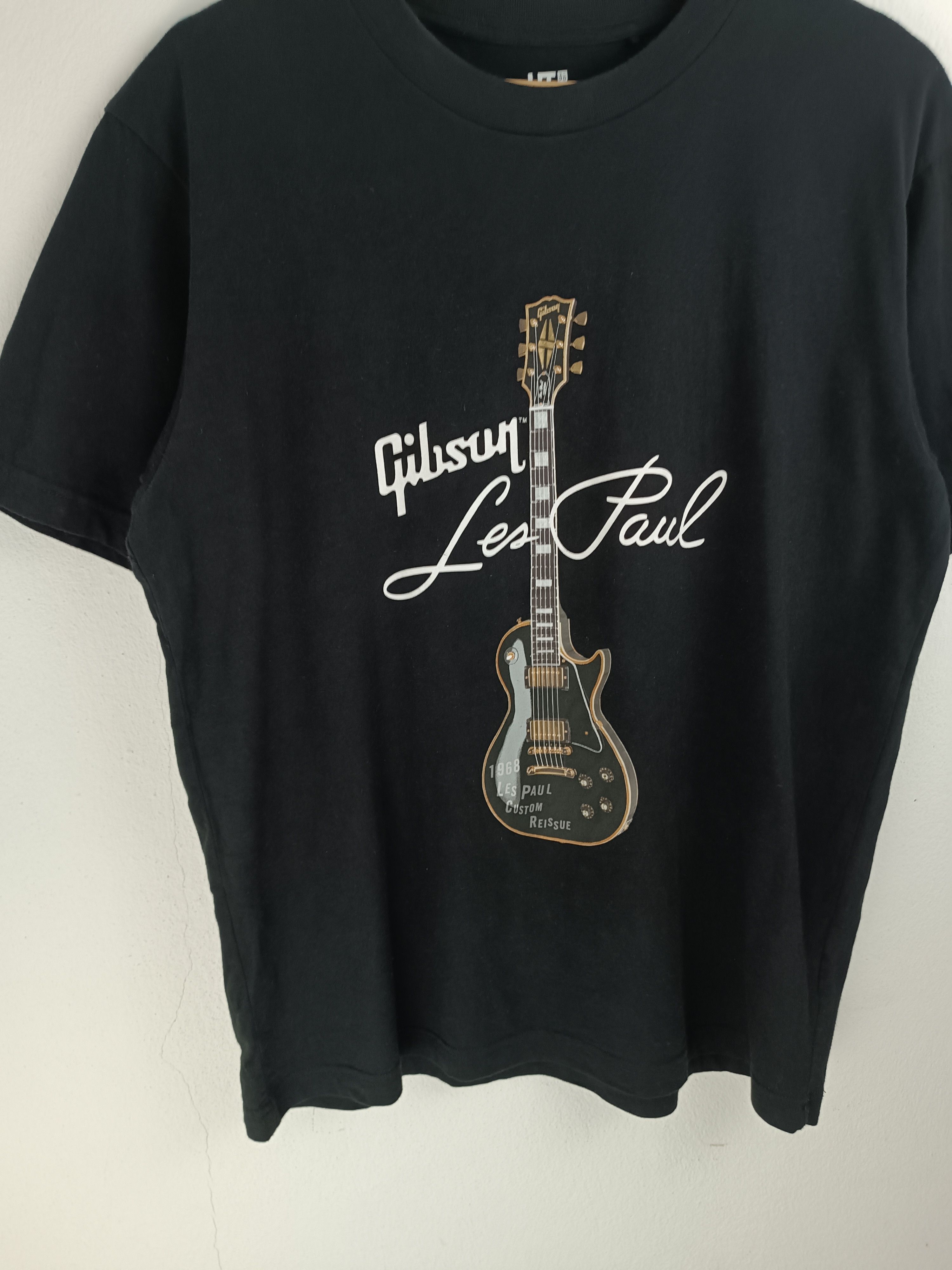 Uniqlo VINTAGE GIBSON LES PAUL GUITAR TEE slash satriani van halen Size US M / EU 48-50 / 2 - 6 Thumbnail