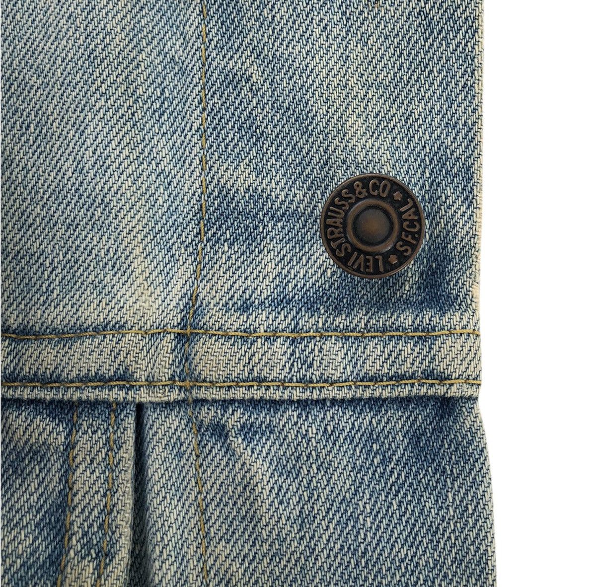Levi's Vintage 90s LEVIS BIG E Distressed Trucker Jacket Size US M / EU 48-50 / 2 - 7 Thumbnail