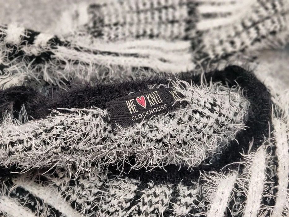 Japanese Brand Vintage 90's Japanese Pattern Mohair Style Crewneck Sweater Size US S / EU 44-46 / 1 - 8 Thumbnail