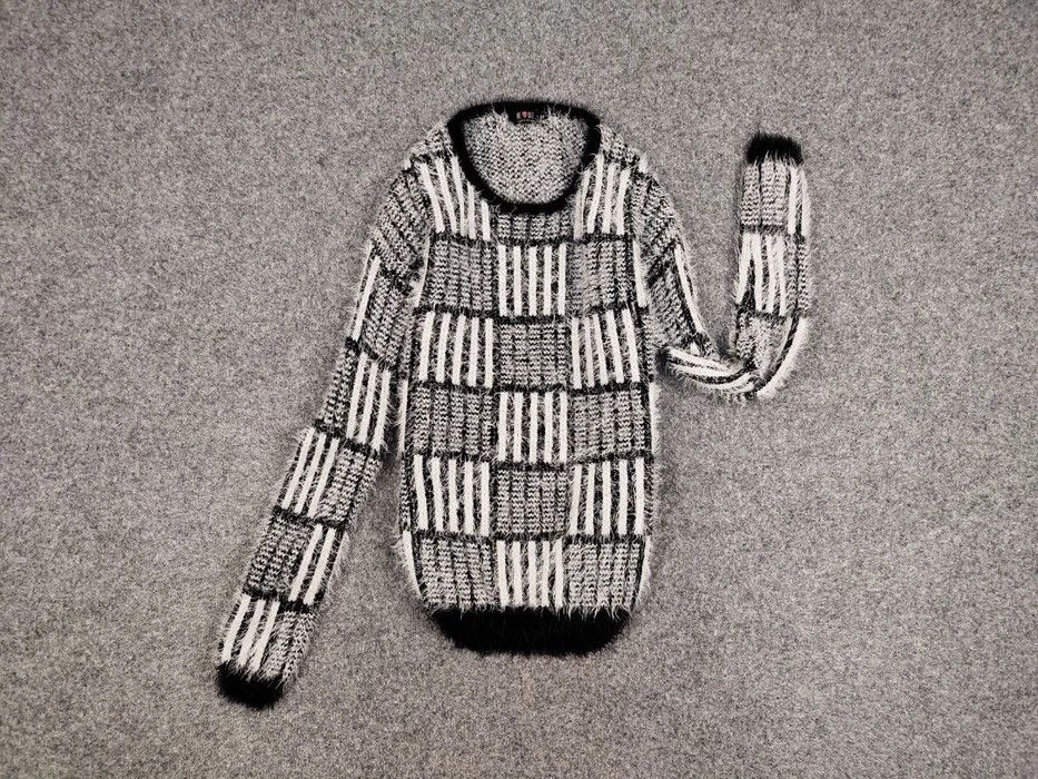 Japanese Brand Vintage 90's Japanese Pattern Mohair Style Crewneck Sweater Size US S / EU 44-46 / 1 - 5 Thumbnail