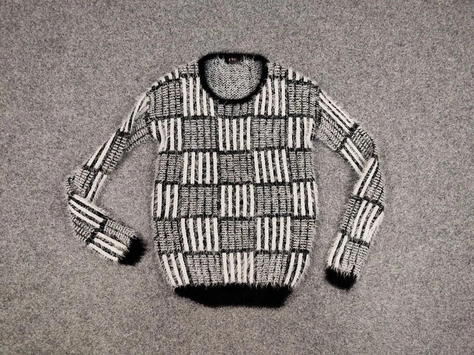 Japanese Brand Vintage 90's Japanese Pattern Mohair Style Crewneck Sweater Size US S / EU 44-46 / 1 - 6 Thumbnail