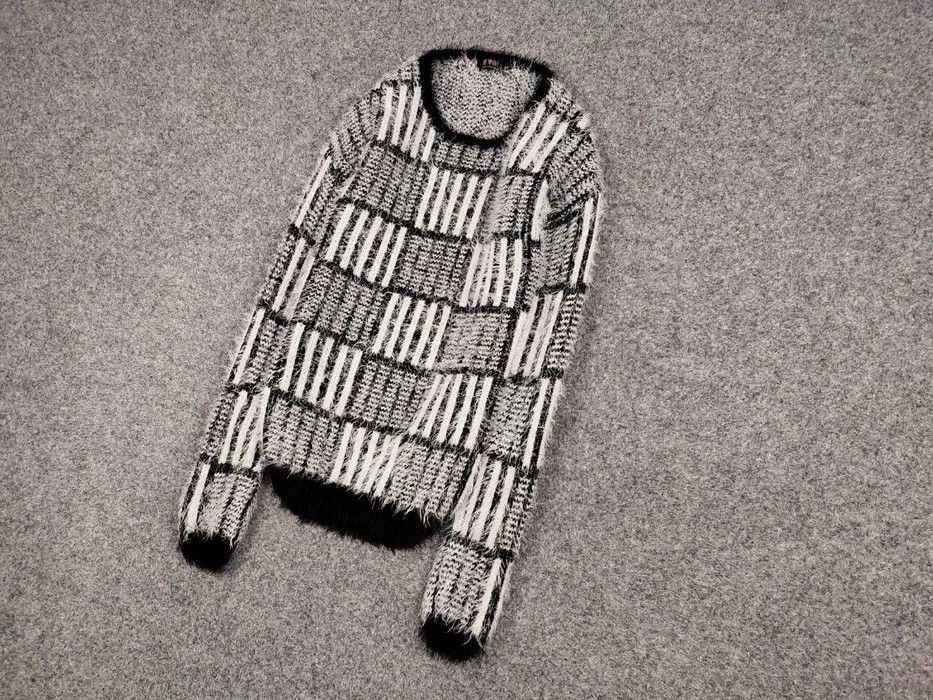 Japanese Brand Vintage 90's Japanese Pattern Mohair Style Crewneck Sweater Size US S / EU 44-46 / 1 - 2 Thumbnail