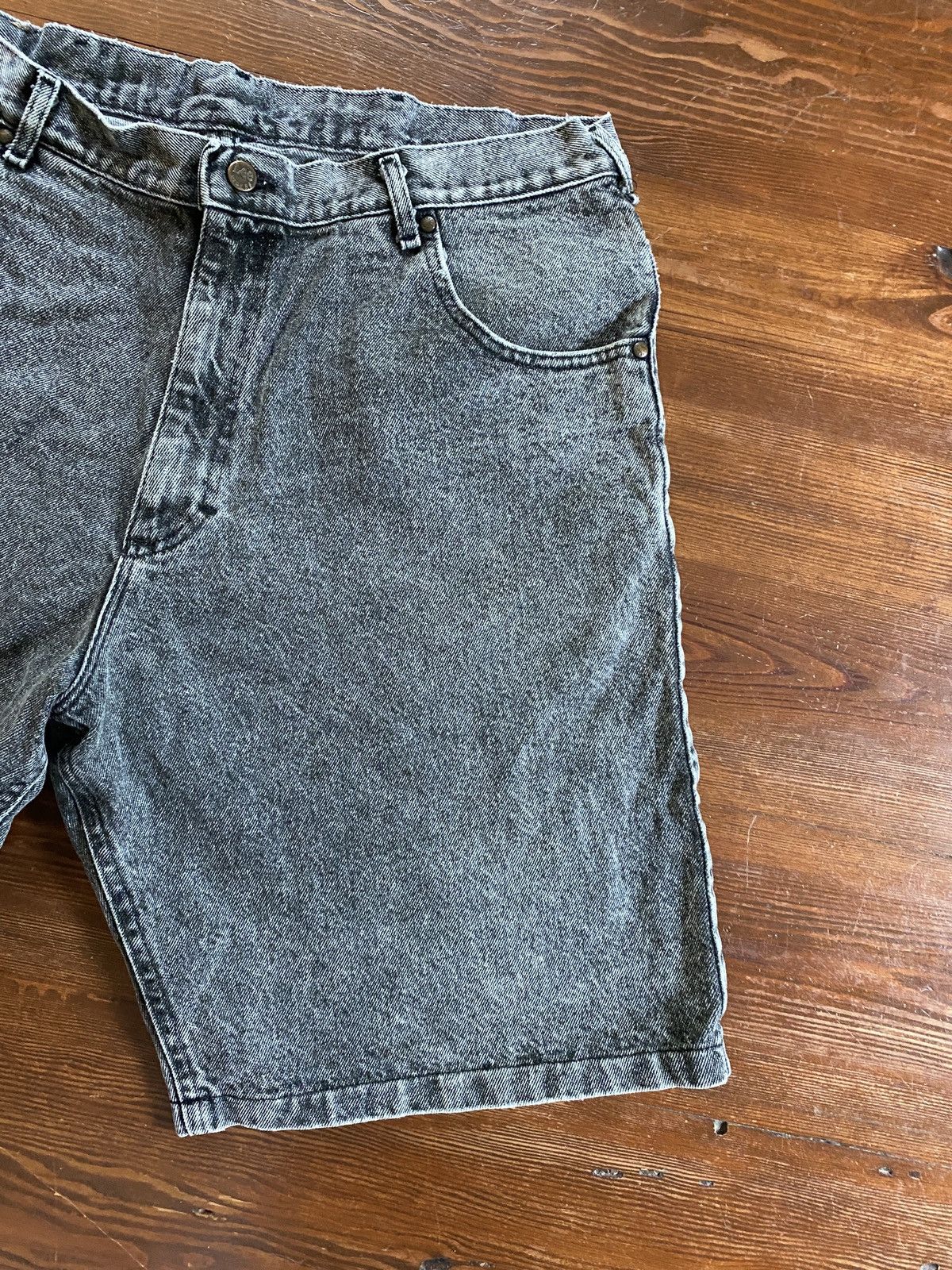 Lee Vintage 80’s Lee Riders Charcoal Acid Wash Denim Jean Shorts Size US 37 - 16 Thumbnail