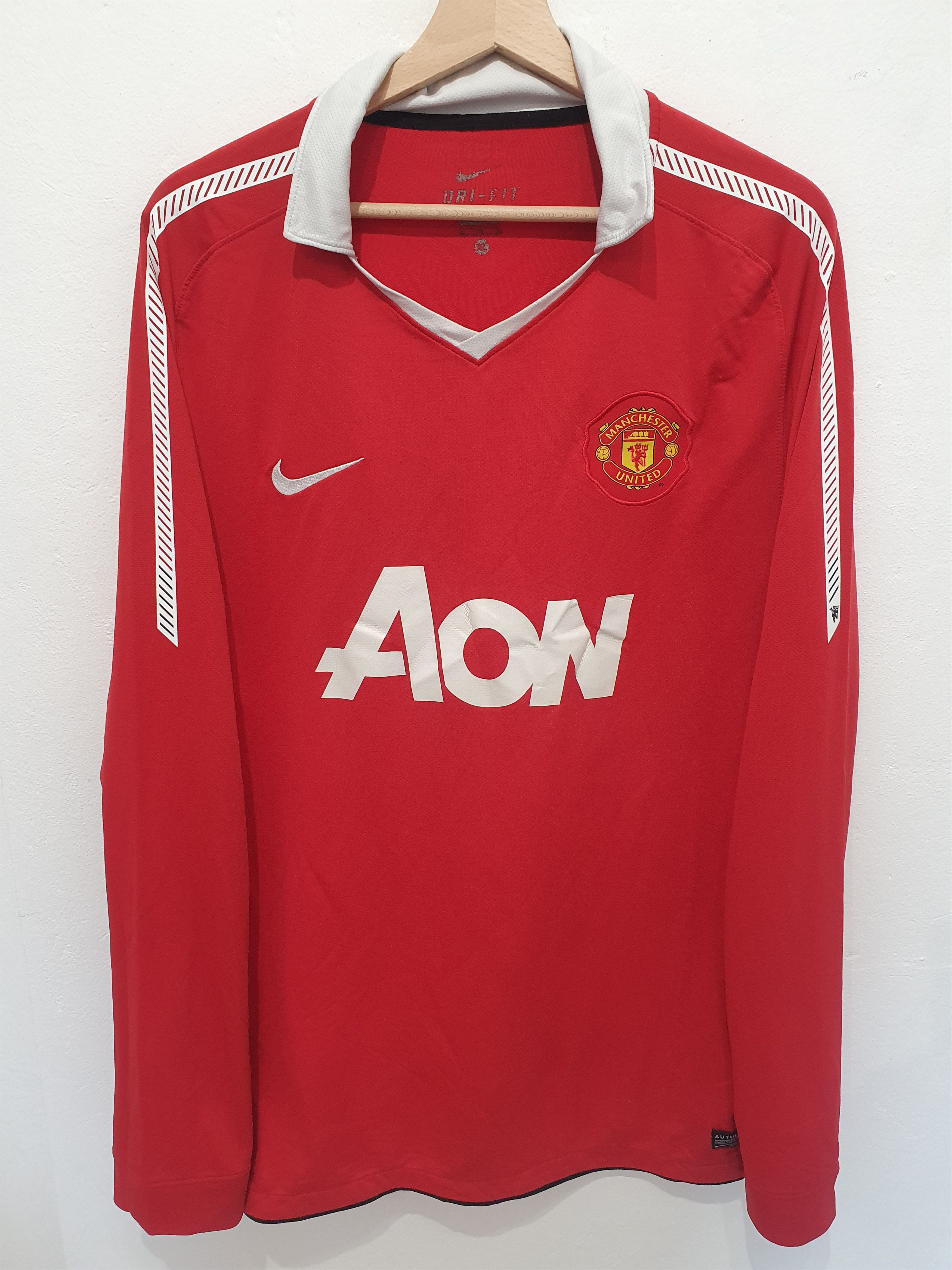 image of Jersey x Manchester United Nike Manchester United 2010 Size XL Longsleeve Soccer Shirt in Red, Men'