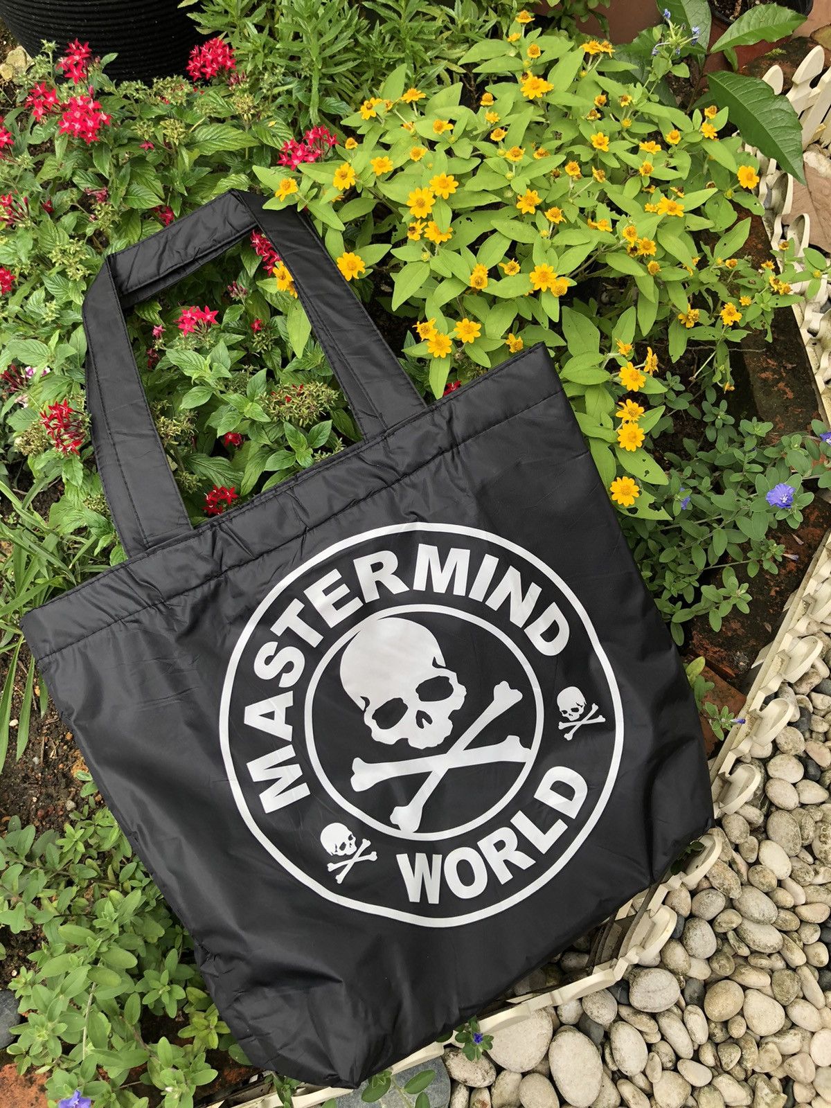 Japanese Brand MASTERMIND WORLD TOTE BAG ( MAGAZINE ) Size ONE SIZE - 1 Thumbnail