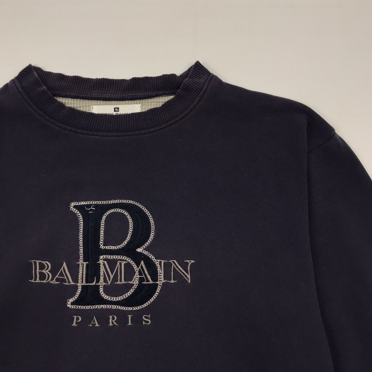 Pierre Balmain × Vintage Vintage Distressed Pierre Balmain Big Embroidery Sweatshirt Size US M / EU 48-50 / 2 - 2 Thumbnail