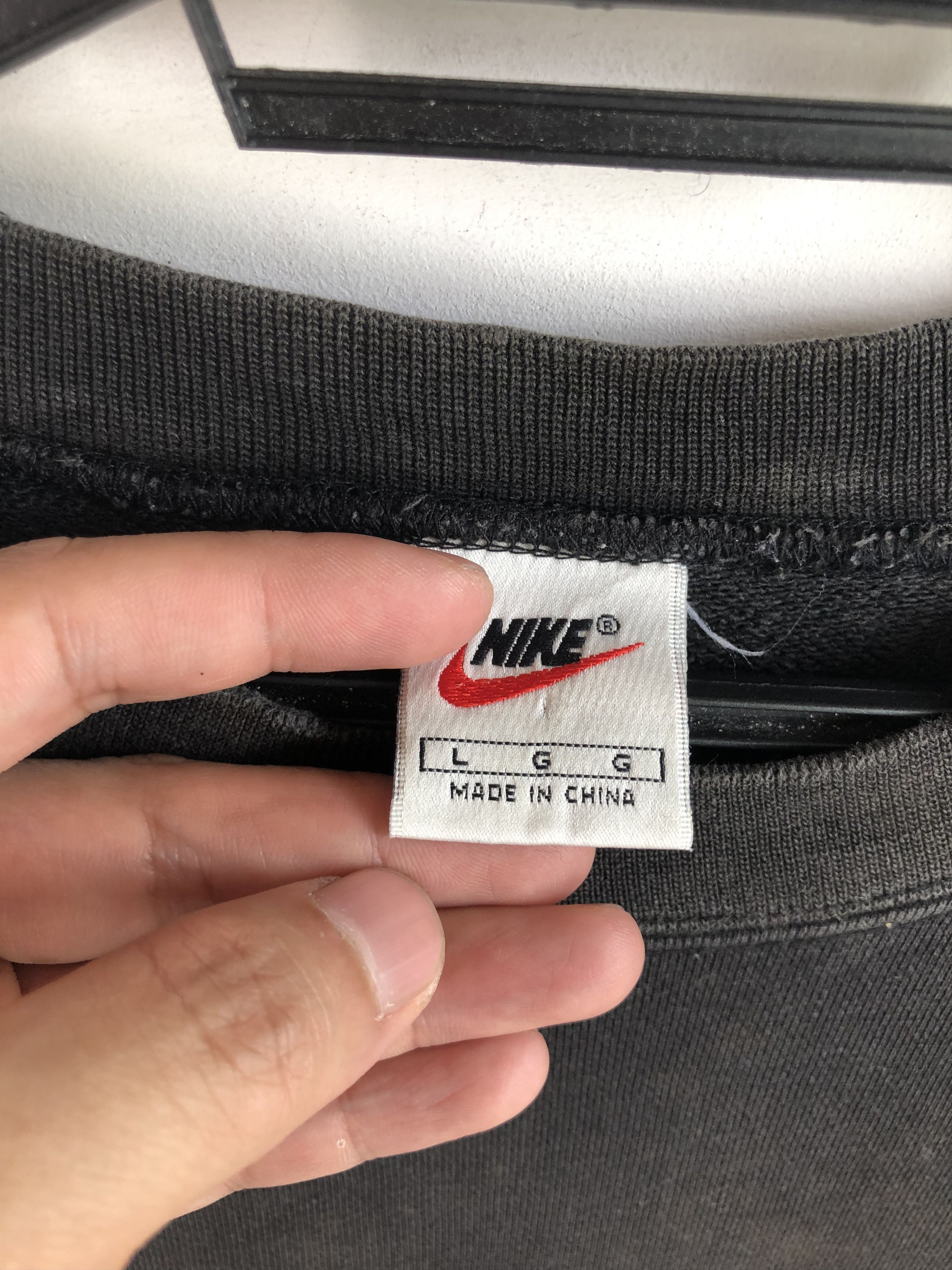 Nike VINTAGE 90’S DISTRESSED NIKE BIG LOGO SWEATSHIRT Size US M / EU 48-50 / 2 - 4 Thumbnail
