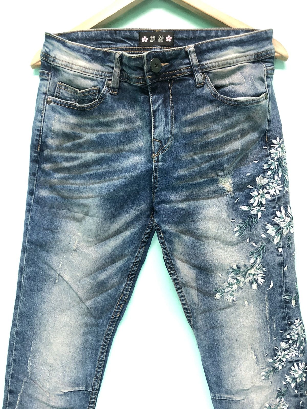 Edition Japan × Japanese Brand JAPANESE BRAND SAKURA EMBROIDERED SLIM SKINNY JEANS Size US 30 / EU 46 - 2 Thumbnail