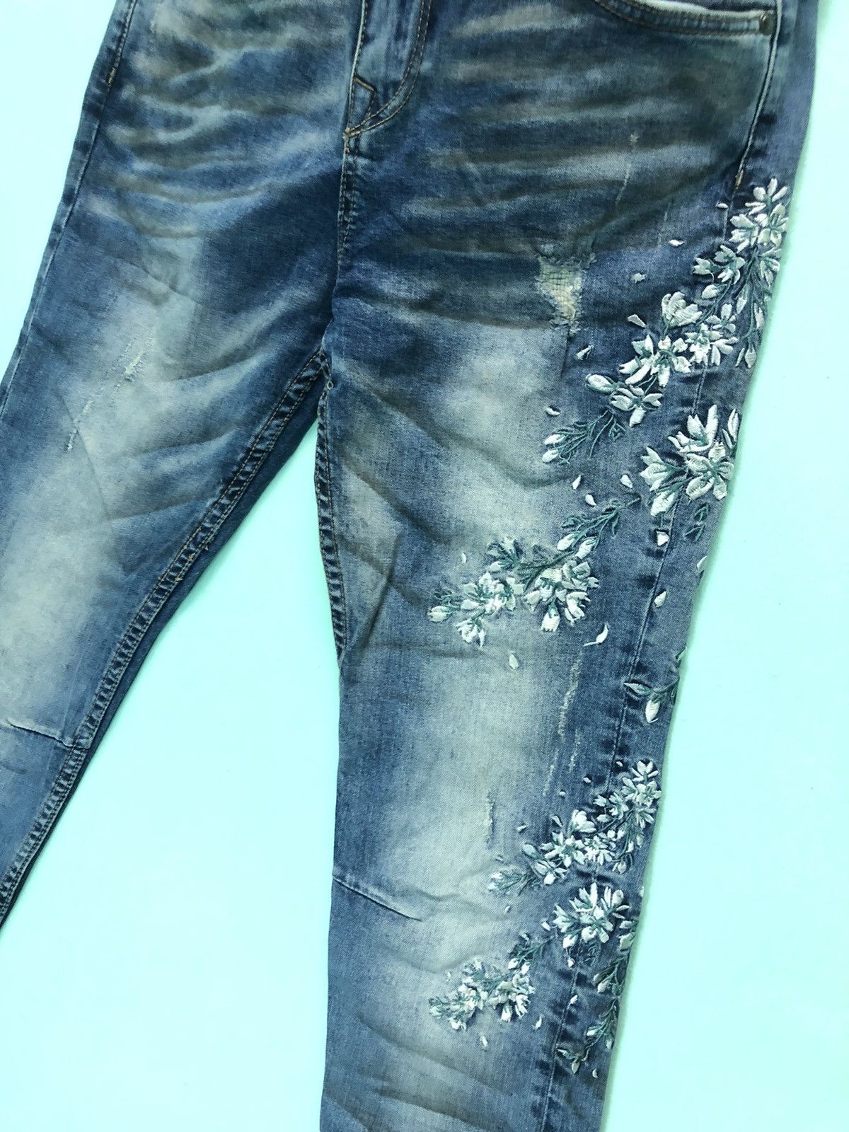 Edition Japan × Japanese Brand JAPANESE BRAND SAKURA EMBROIDERED SLIM SKINNY JEANS Size US 30 / EU 46 - 3 Thumbnail