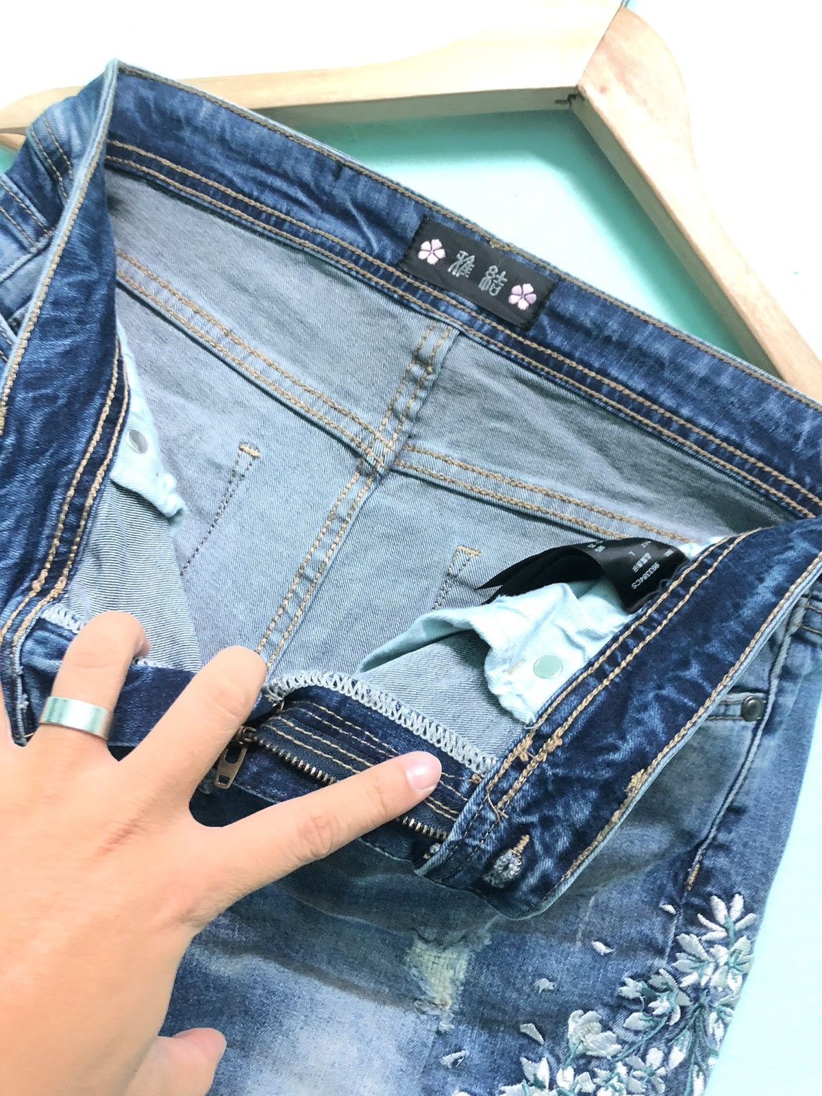 Edition Japan × Japanese Brand JAPANESE BRAND SAKURA EMBROIDERED SLIM SKINNY JEANS Size US 30 / EU 46 - 6 Thumbnail