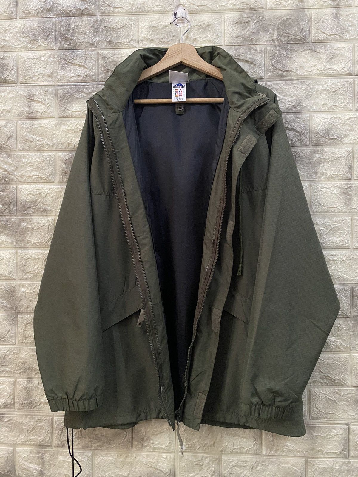 Adidas Adidas windbreaker Size US L / EU 52-54 / 3 - 9 Thumbnail