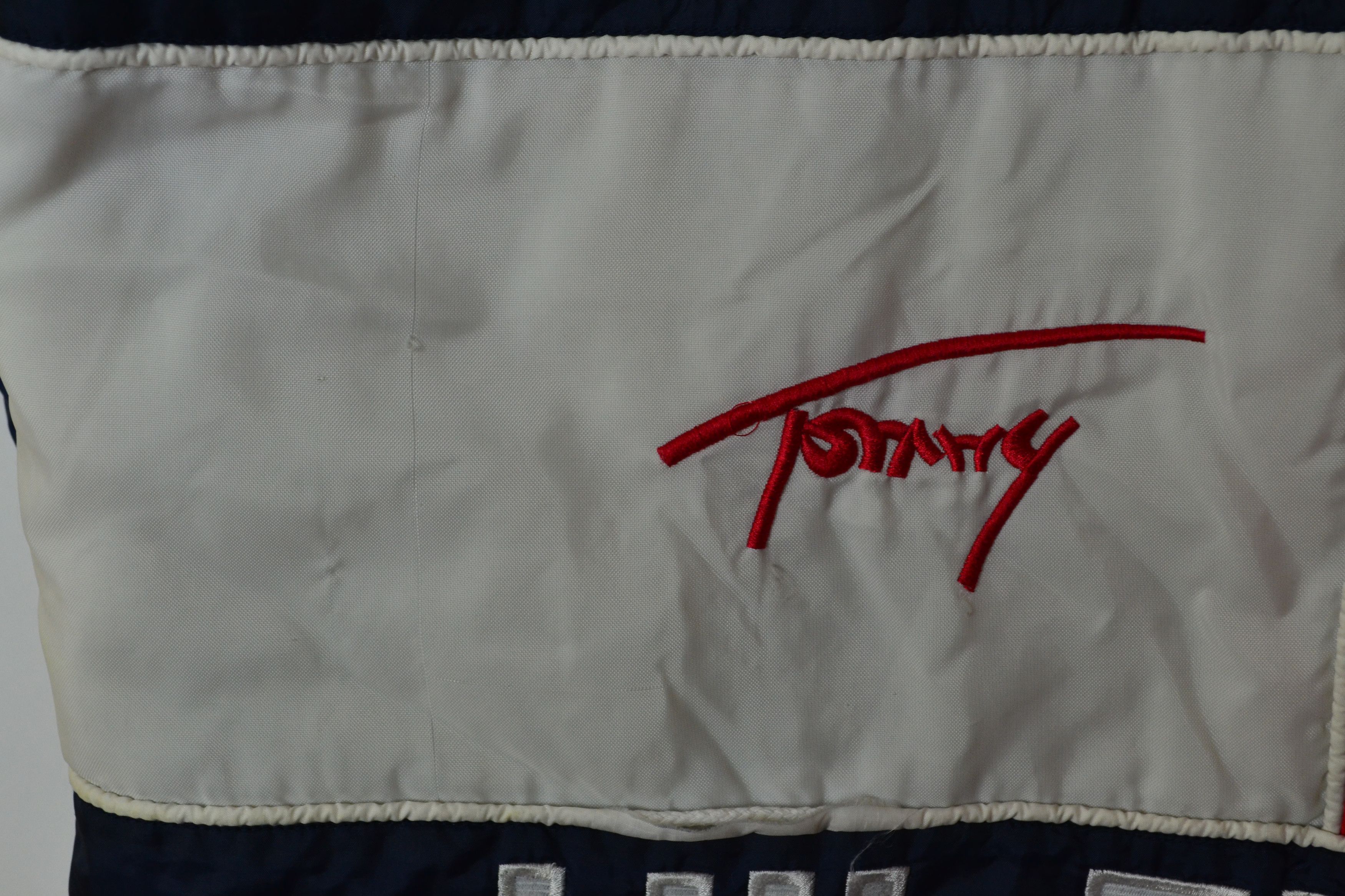 Tommy Hilfiger 🔴 Tommy Hilfiger Jacket Warm Coat Oversize Big Logo White Size US XL / EU 56 / 4 - 6 Thumbnail
