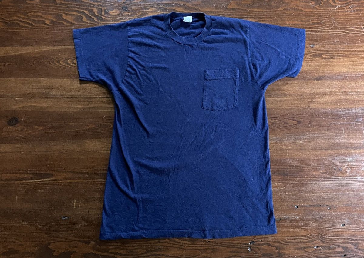 Fruit Of The Loom Vintage 80s Fruit Loom Single Stitch Blank Navy Pocket Tee Size US L / EU 52-54 / 3 - 1 Thumbnail