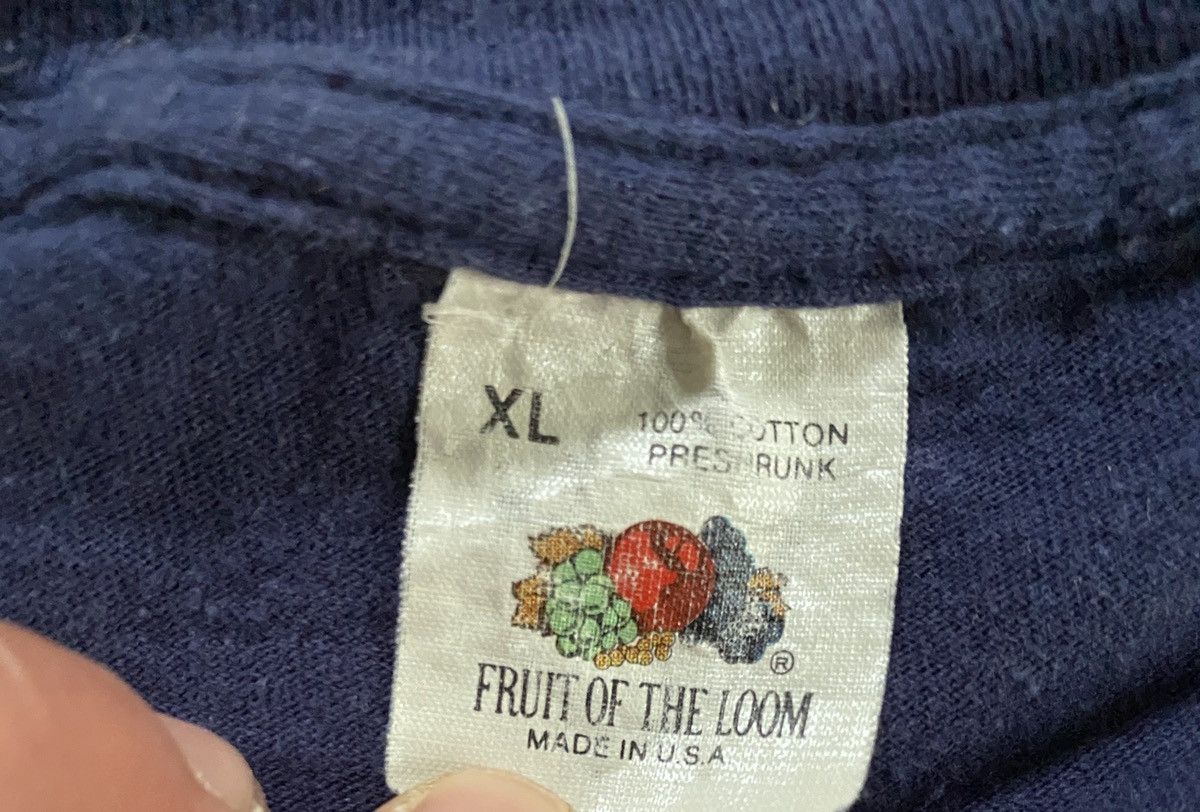 Fruit Of The Loom Vintage 80s Fruit Loom Single Stitch Blank Navy Pocket Tee Size US L / EU 52-54 / 3 - 7 Thumbnail