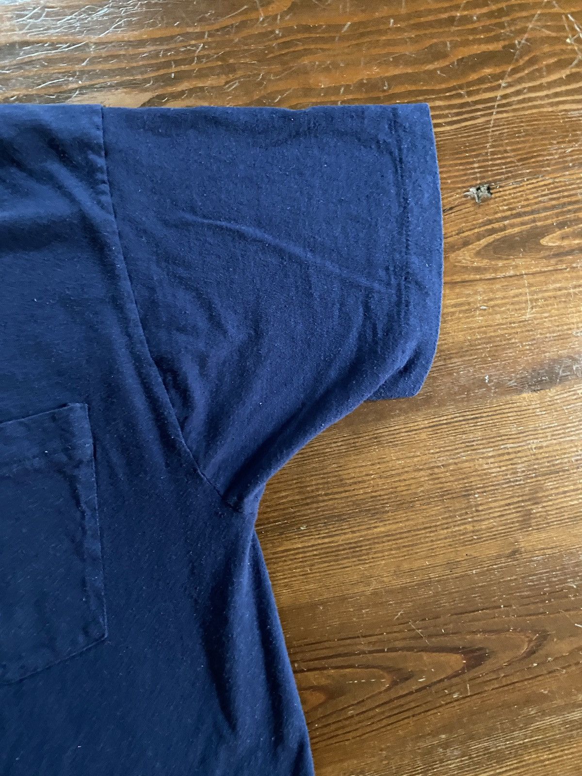 Fruit Of The Loom Vintage 80s Fruit Loom Single Stitch Blank Navy Pocket Tee Size US L / EU 52-54 / 3 - 3 Thumbnail
