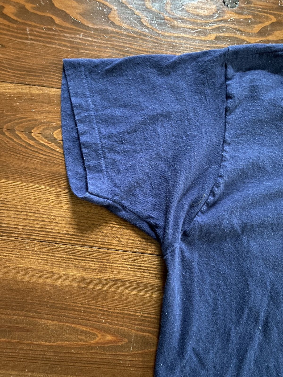 Fruit Of The Loom Vintage 80s Fruit Loom Single Stitch Blank Navy Pocket Tee Size US L / EU 52-54 / 3 - 10 Thumbnail
