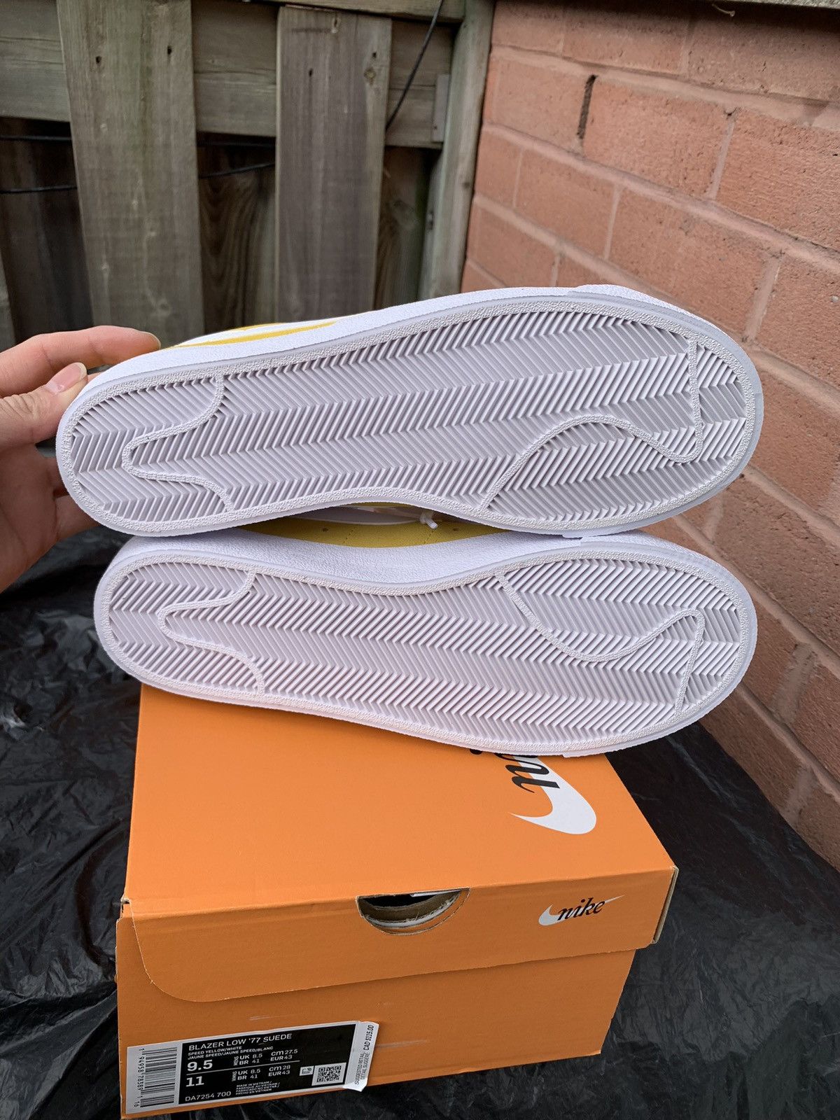Nike Blazer Low ‘77 Speed Yellow Size US 9.5 / EU 42-43 - 5 Thumbnail