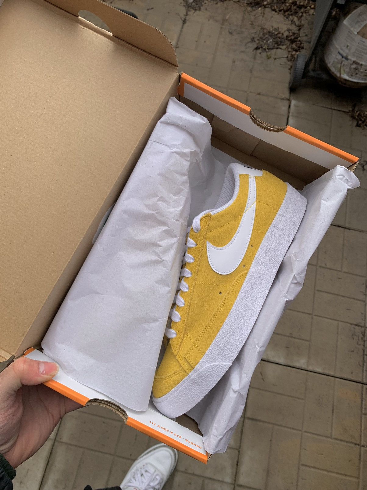 Nike Blazer Low ‘77 Speed Yellow Size US 9.5 / EU 42-43 - 7 Thumbnail