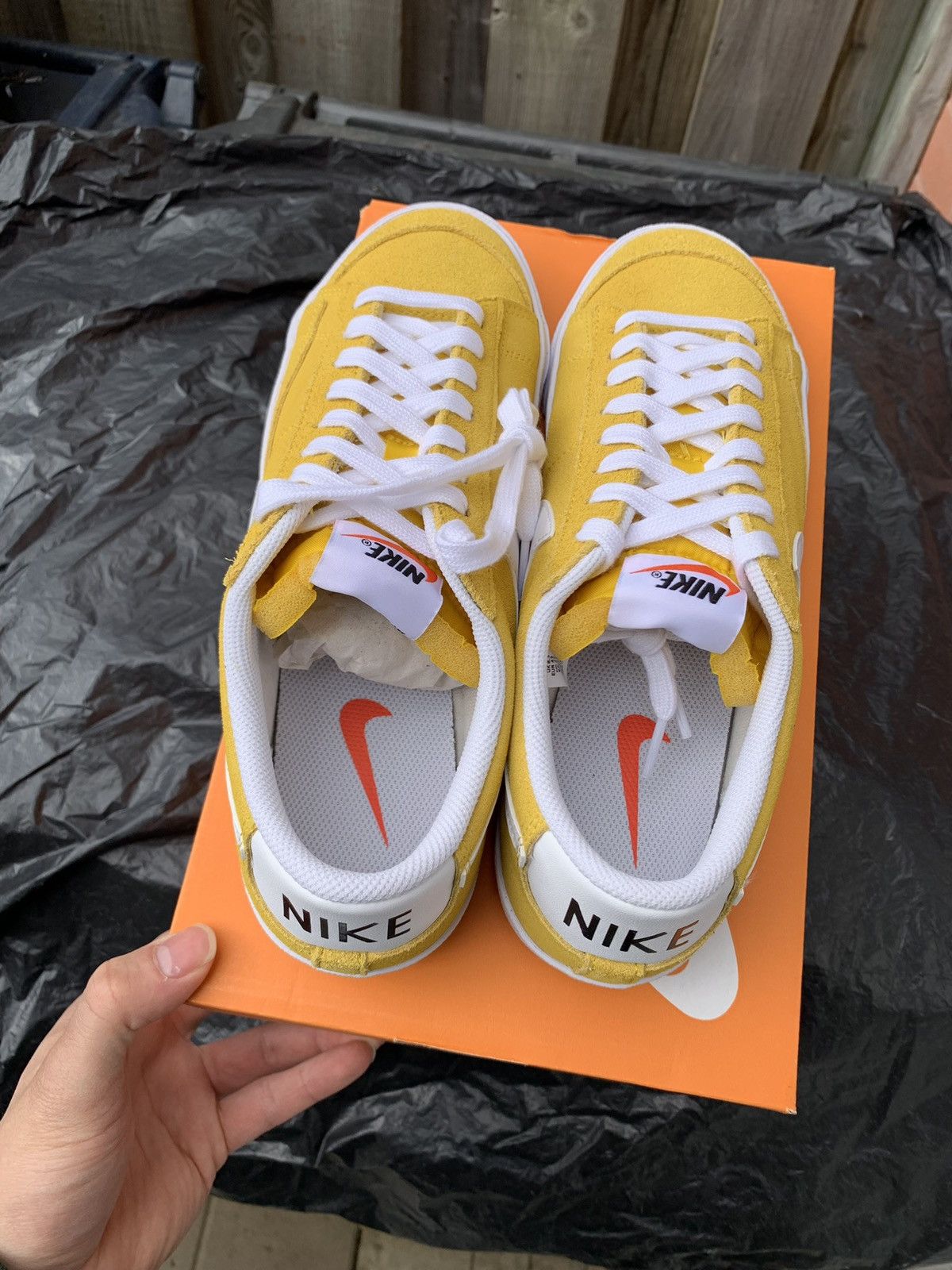 Nike Blazer Low ‘77 Speed Yellow Size US 9.5 / EU 42-43 - 3 Thumbnail