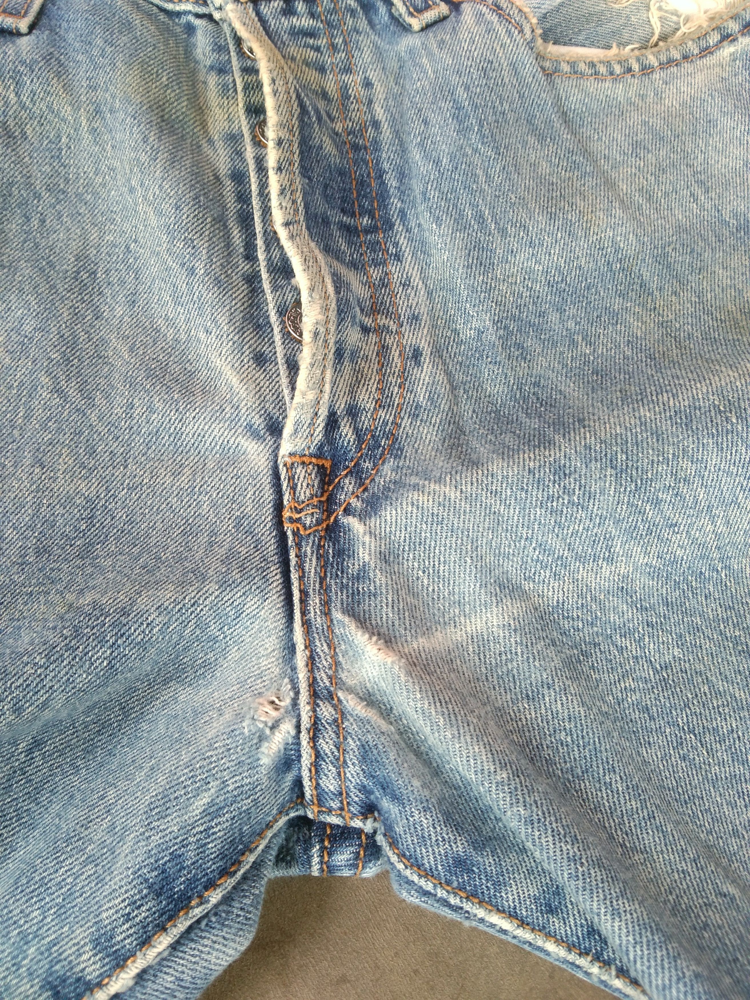 Levi's Vintage Levi's 501 Distressed Jeans 31x34 Size US 31 - 9 Thumbnail