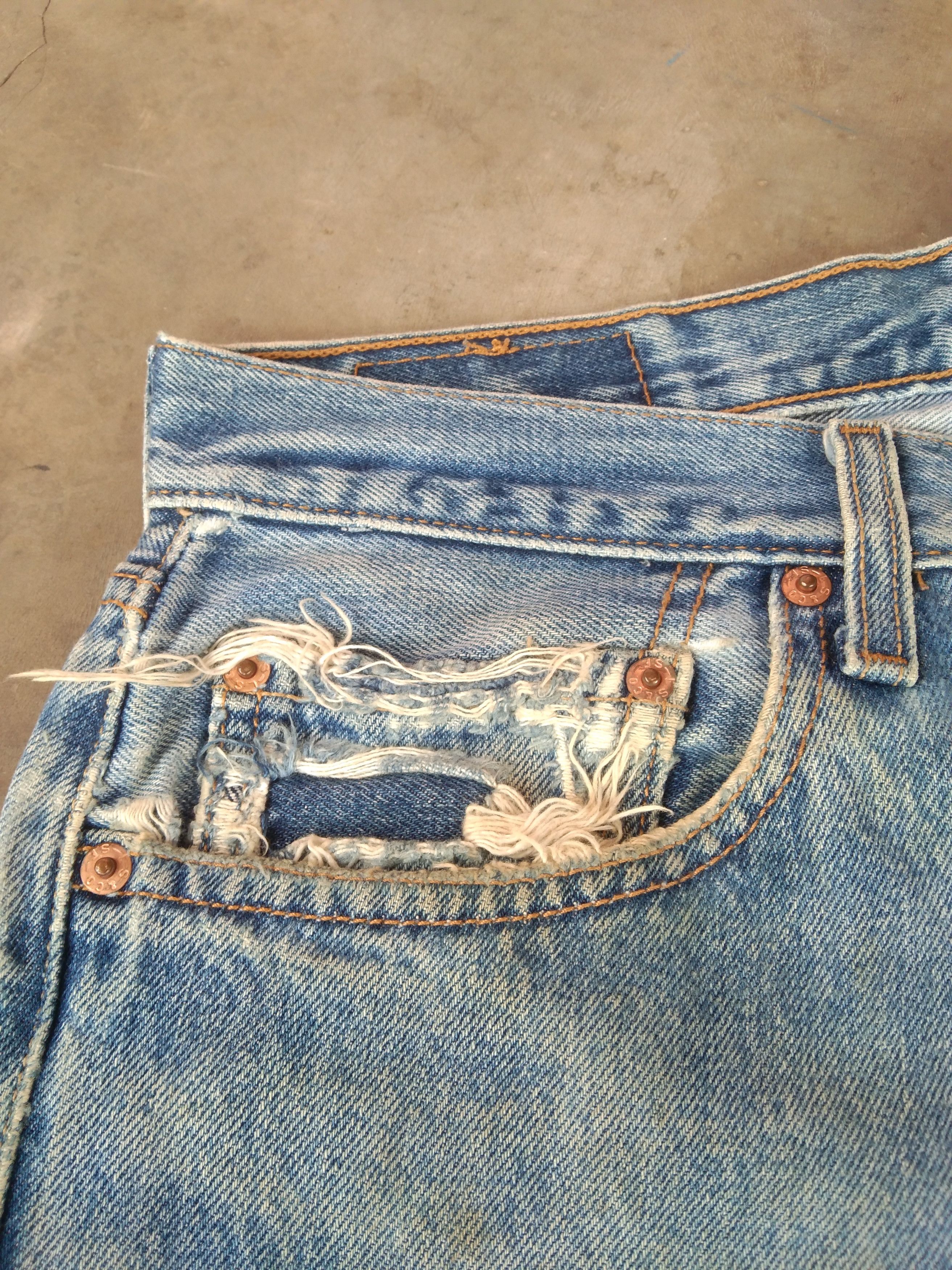 Levi's Vintage Levi's 501 Distressed Jeans 31x34 Size US 31 - 11 Thumbnail