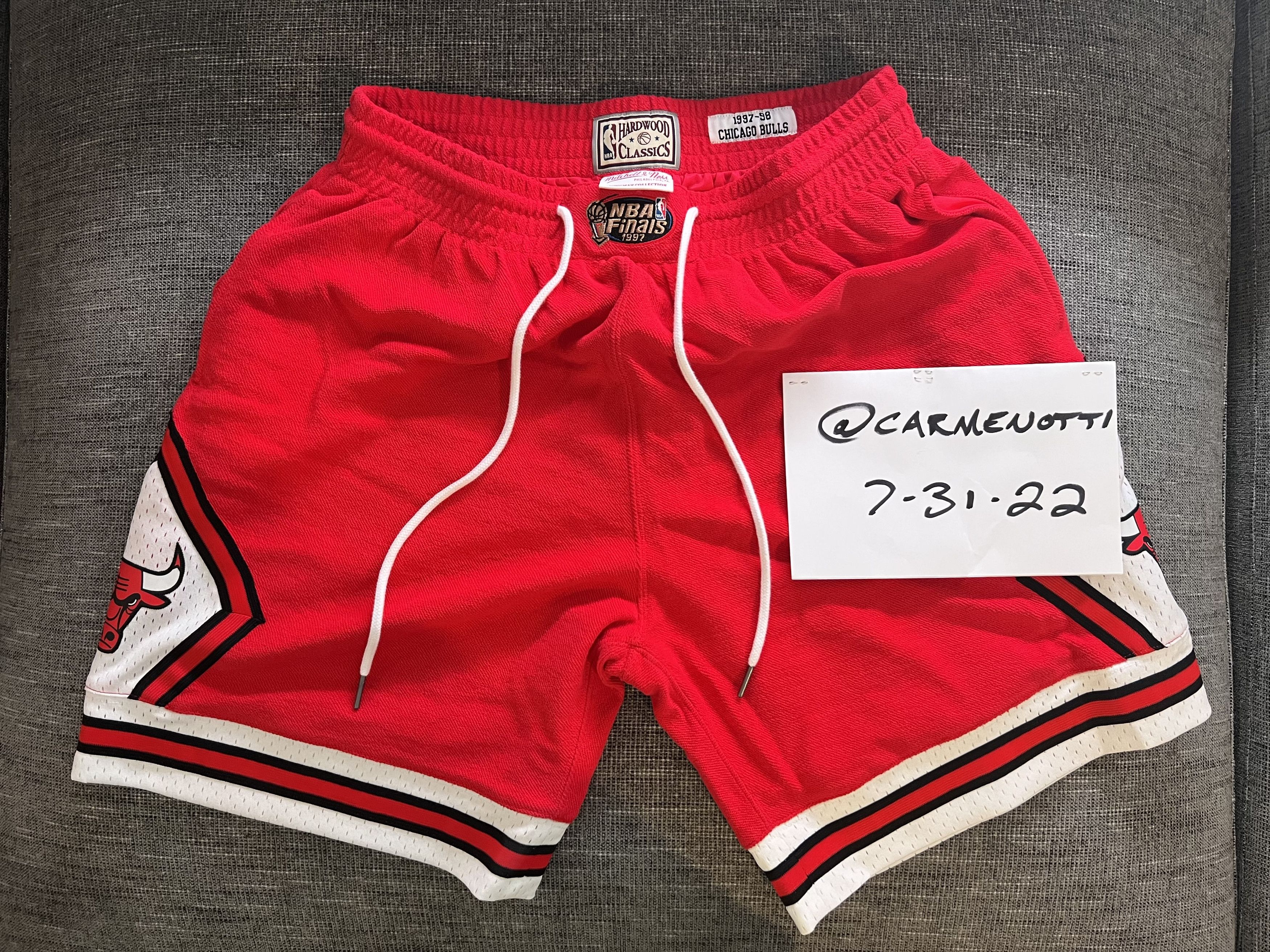 Mitchell & Ness Michell & Ness Chicago Bulls Shorts Size US 34 / EU 50 - 1 Thumbnail