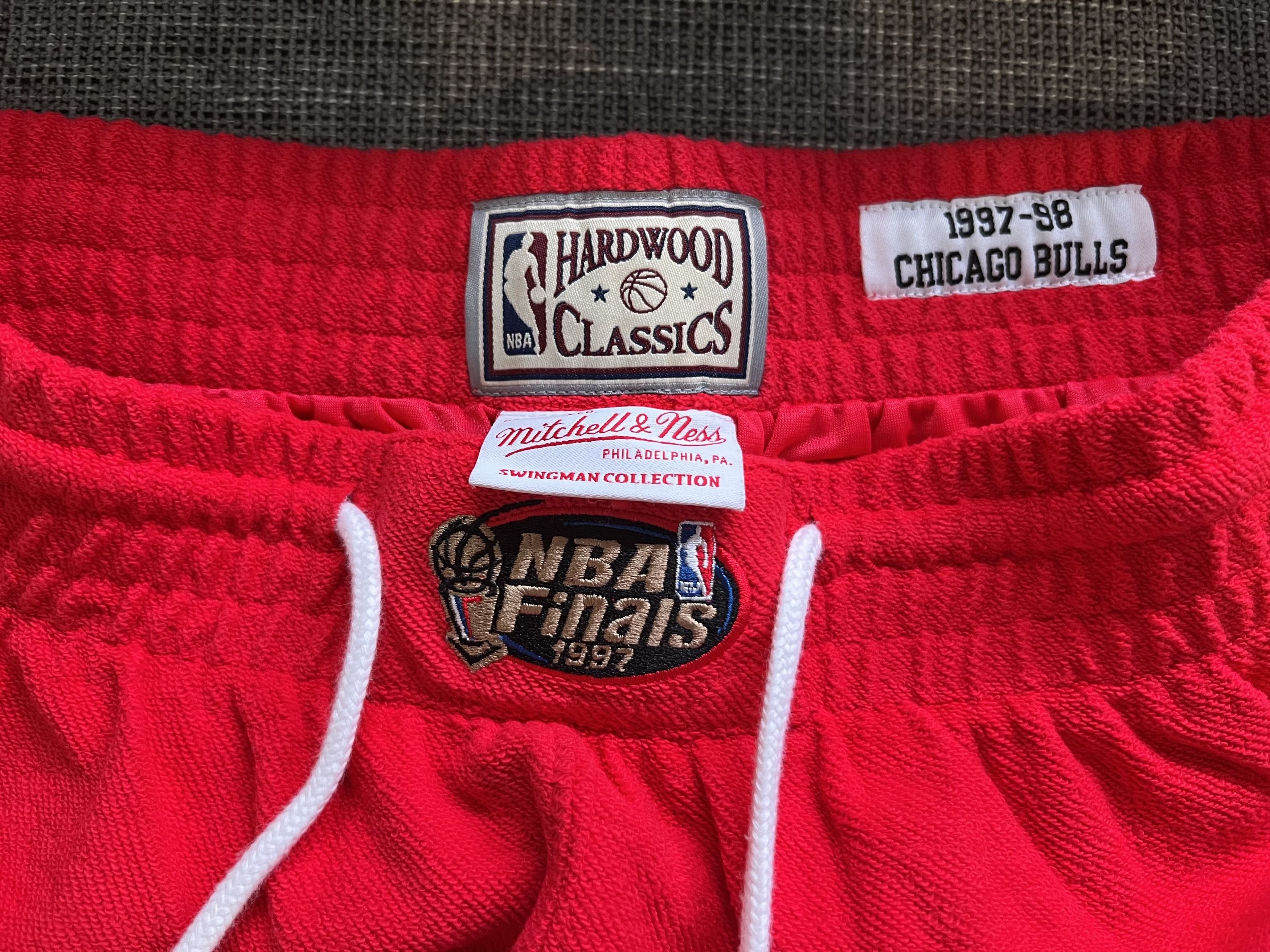 Mitchell & Ness Michell & Ness Chicago Bulls Shorts Size US 34 / EU 50 - 3 Thumbnail