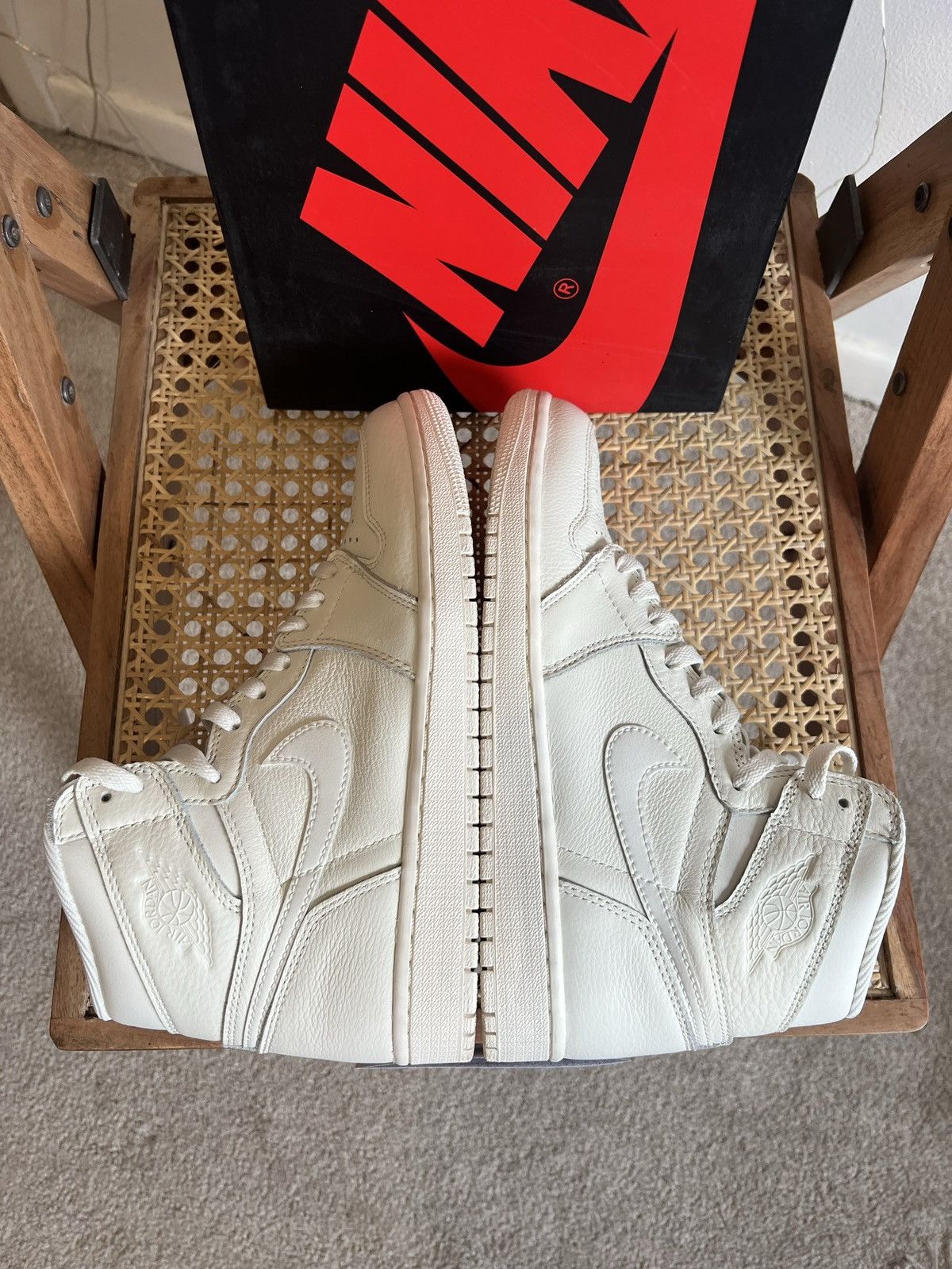 Jordan Brand × Nike Jordan 1 Retro High Og Sail Size US 8.5 / EU 41-42 - 8 Thumbnail