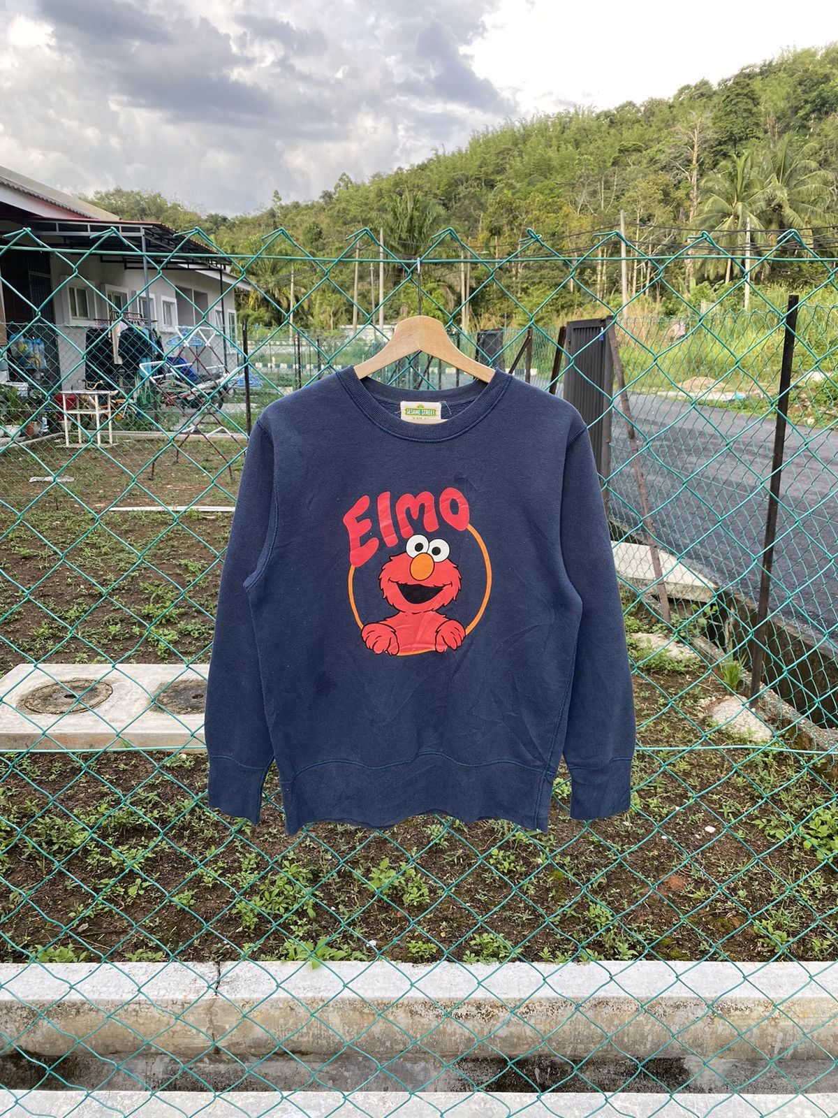 image of Cartoon Network x Movie Steals Vintage Sesame Street Elmo Crewneck Sweatshirt in Blue Black, Women'