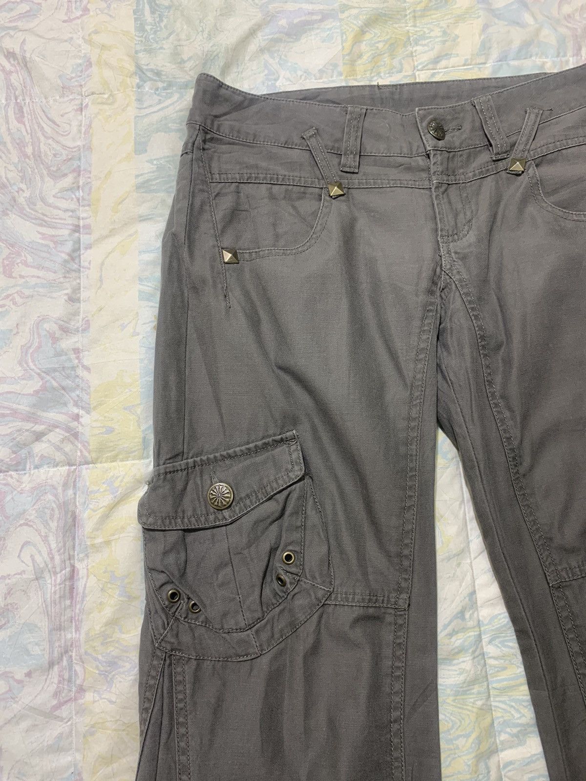 Japanese Brand Japanese brand woman flare studdes/spark cargo pants Size 30" / US 8 / IT 44 - 9 Thumbnail