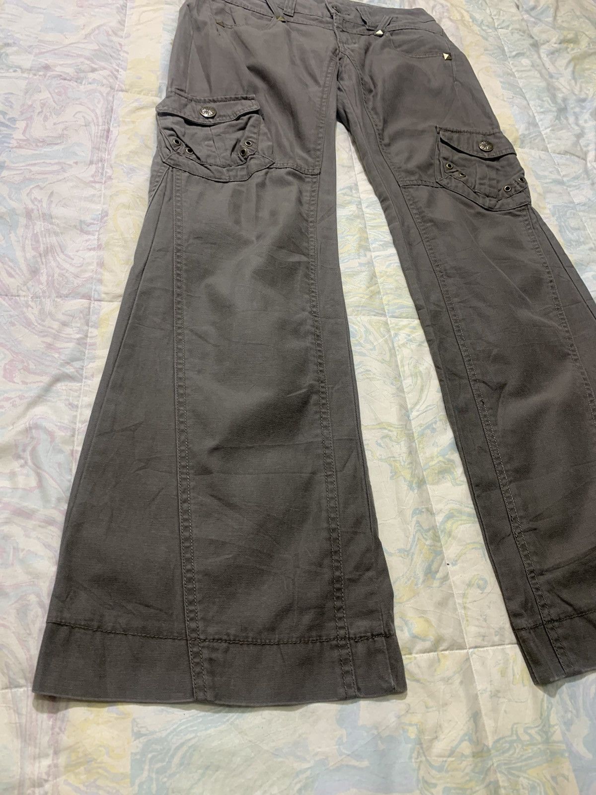 Japanese Brand Japanese brand woman flare studdes/spark cargo pants Size 30" / US 8 / IT 44 - 8 Thumbnail